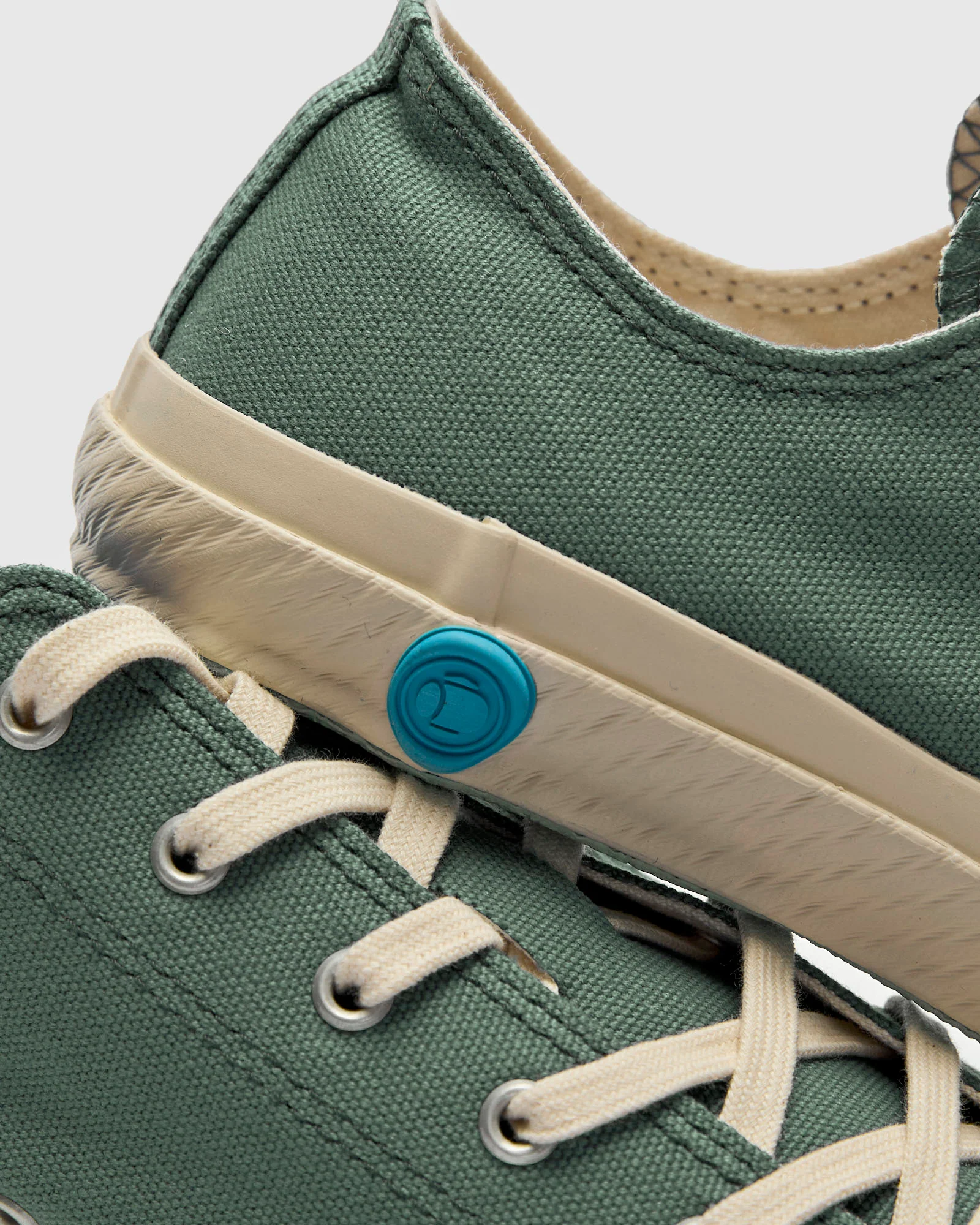 01JP Low Top Sneaker in Green - Image 9