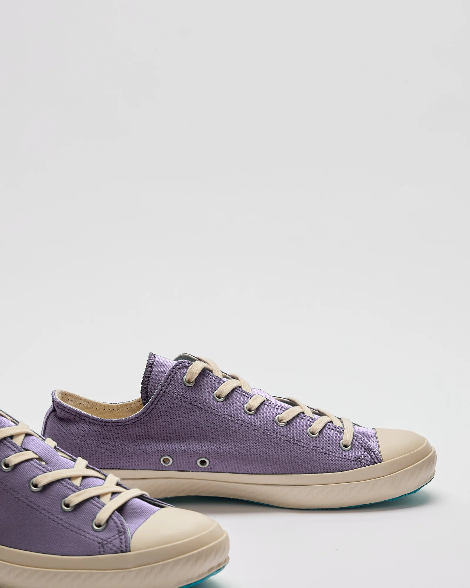 01JP Low Top Sneaker in Light Purple - Image 4