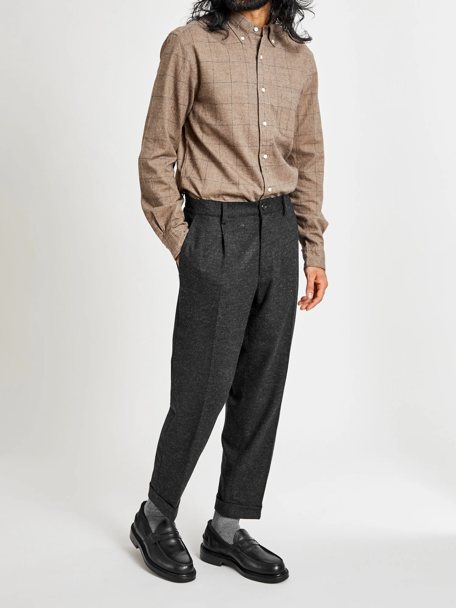1-Pleat Wool Cashmere Trouser in Charcoal - Image 11