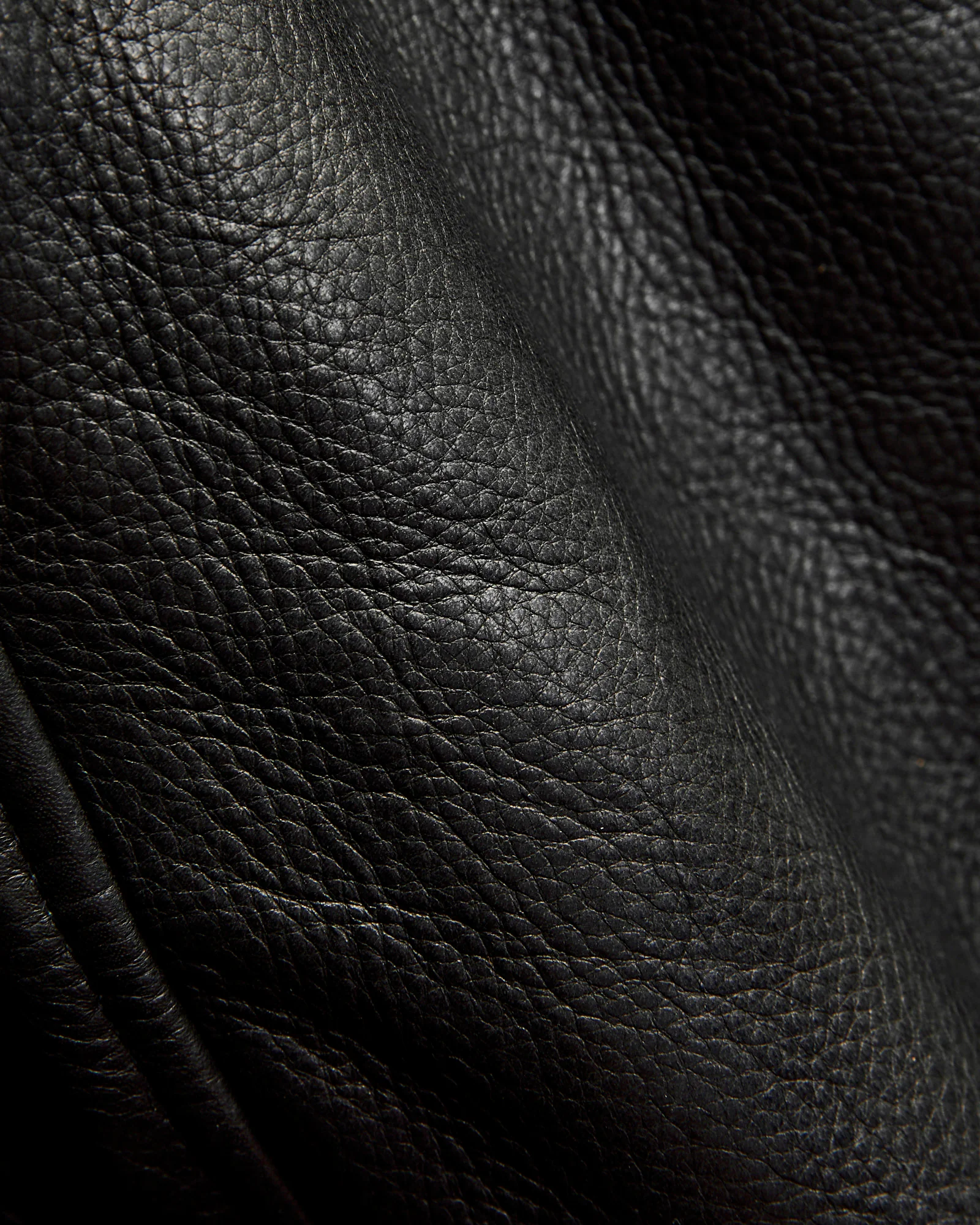 562 Pebbled Cowhide Weekender Jacket in Black - Image 10