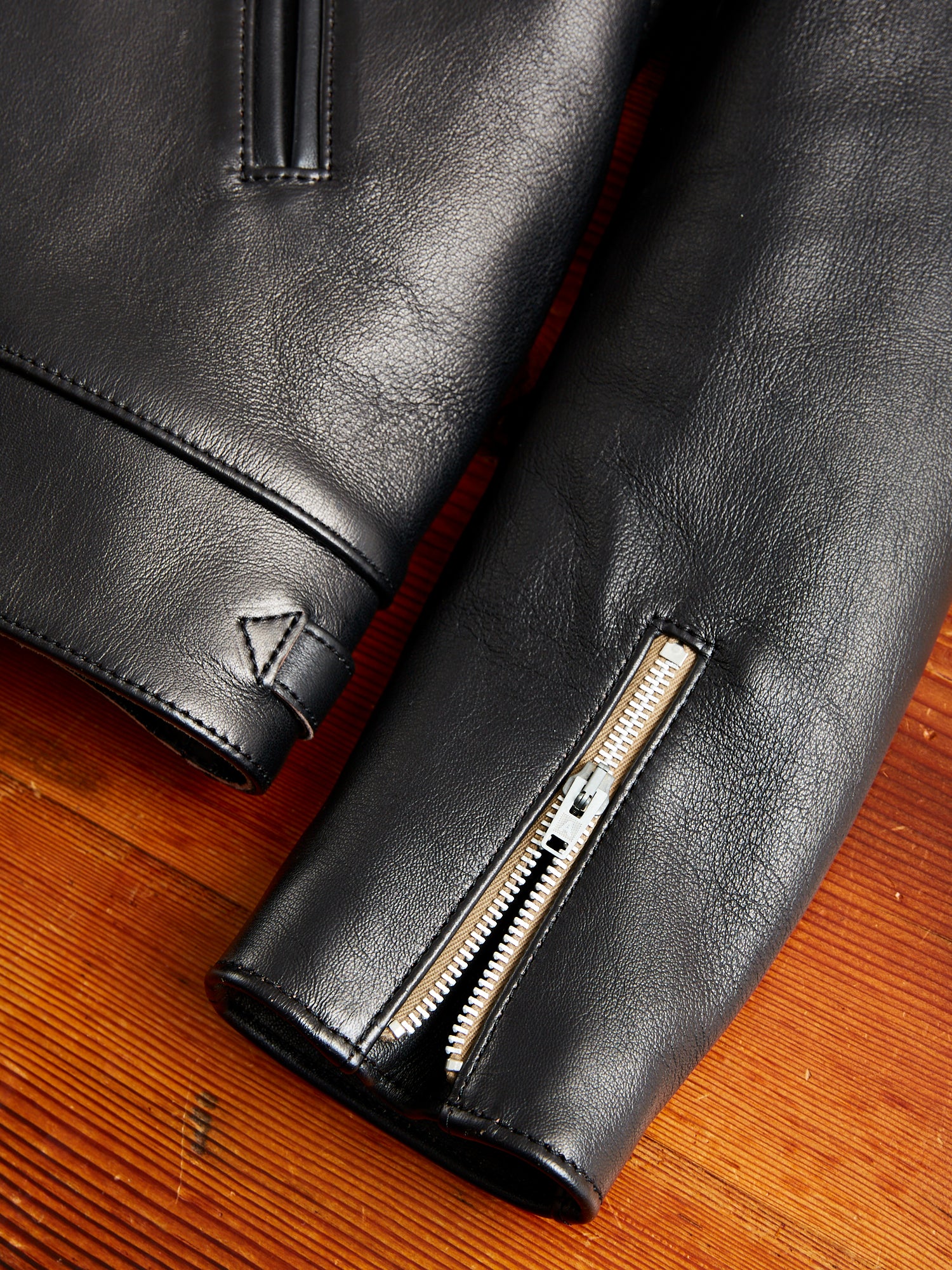 AD-01 Sheepskin Leather Center Zip Jacket in Black - Image 6