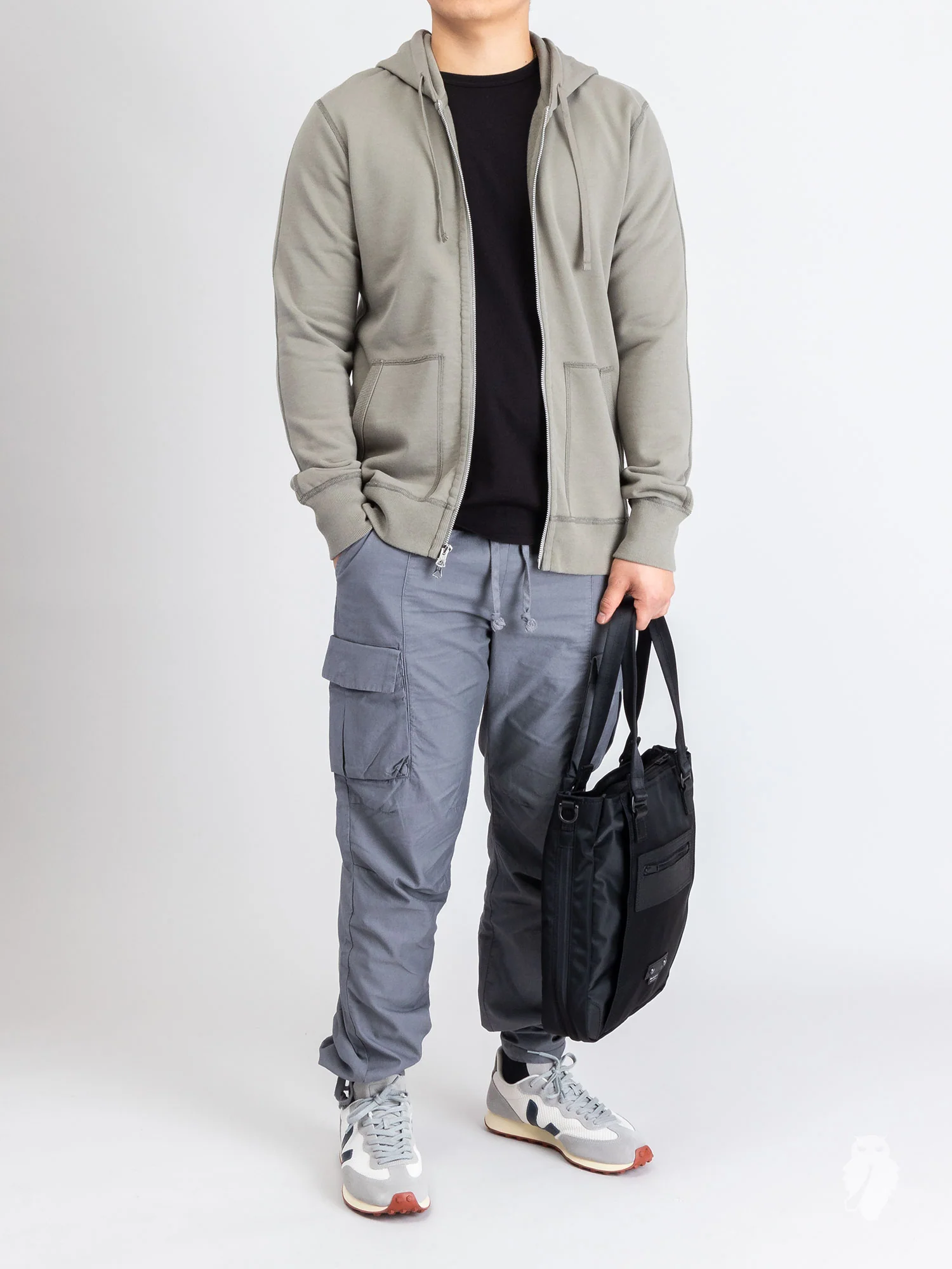 Basis T-Shirt in Black - Image 6