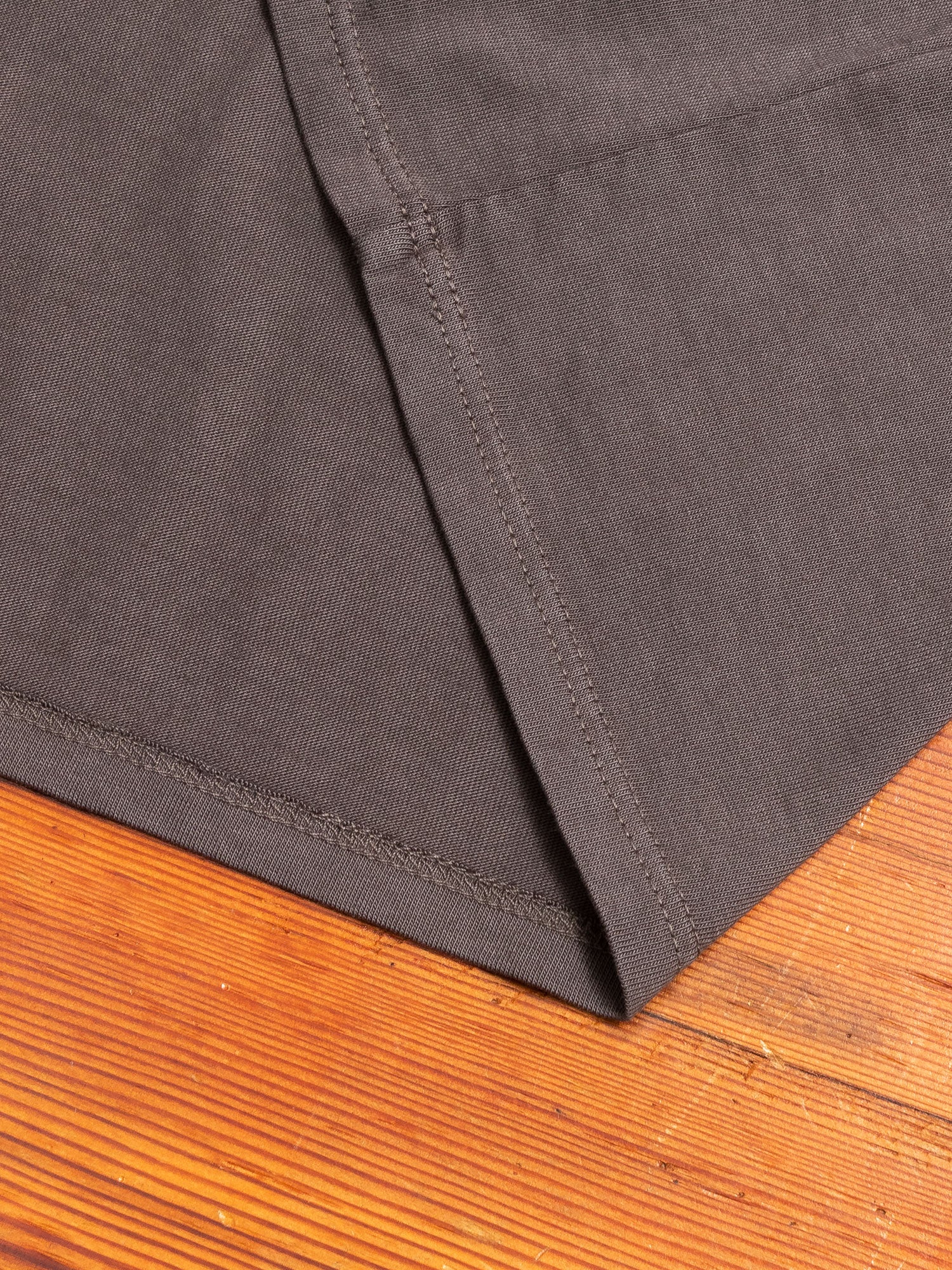 Basis T-Shirt in Rock - Image 5