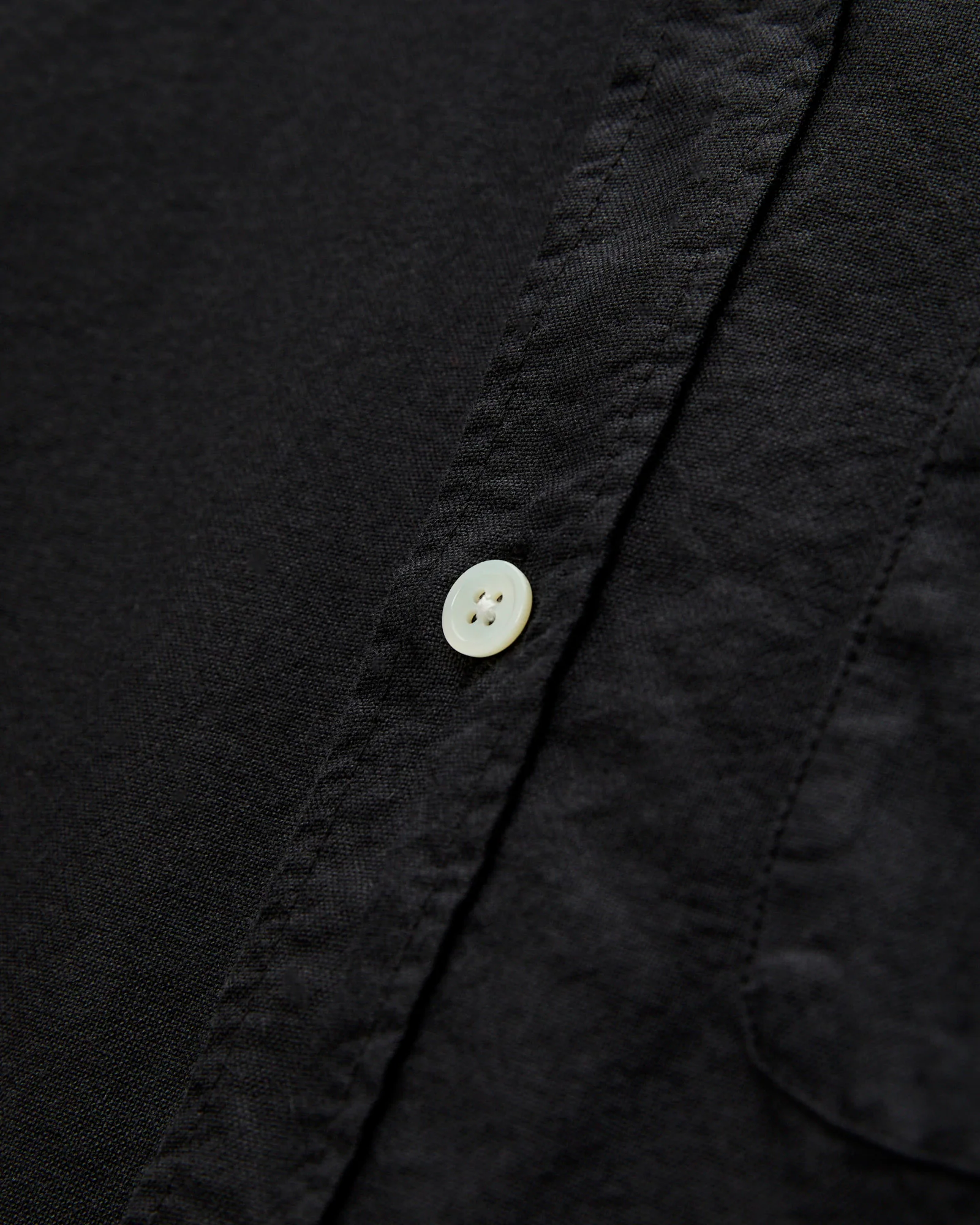 Belavista Button-Up Shirt in Black - Image 4