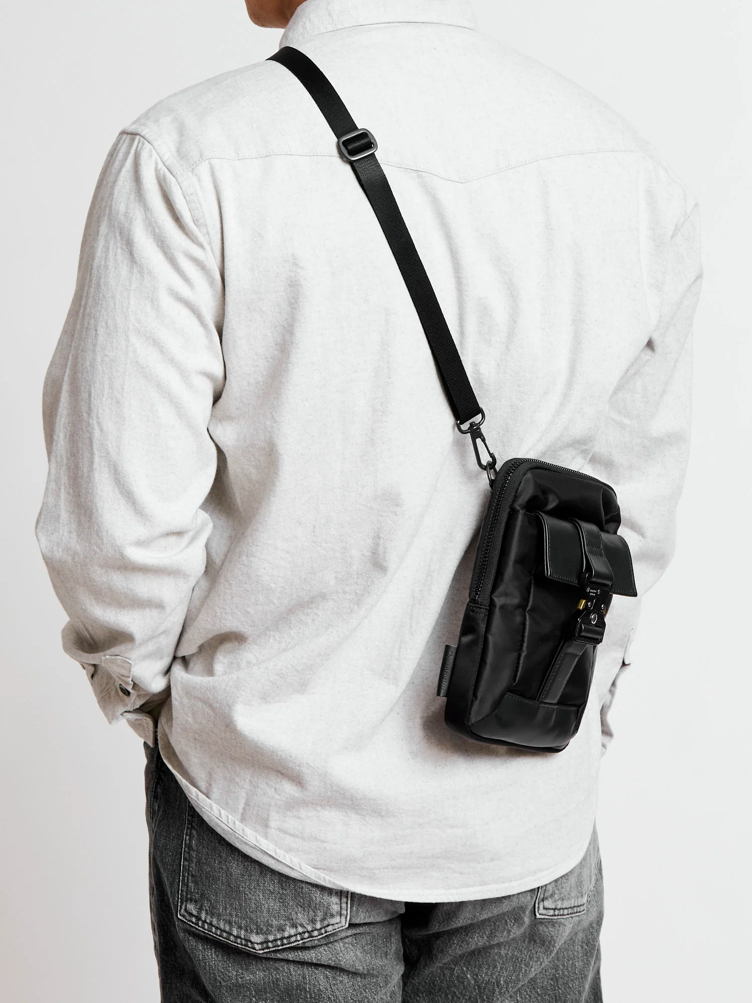 Confi Shoulder Bag in Black - Image 2