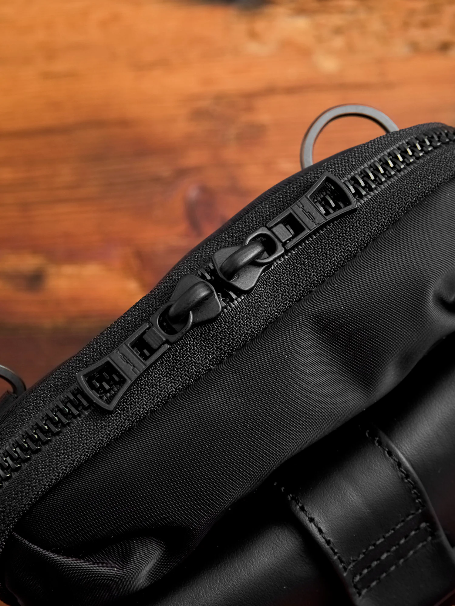 Confi Shoulder Bag in Black - Image 6