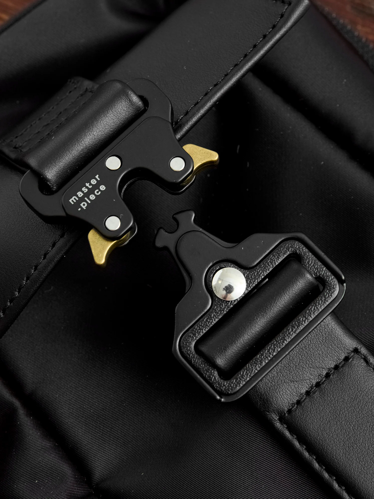Confi Shoulder Bag in Black - Image 8