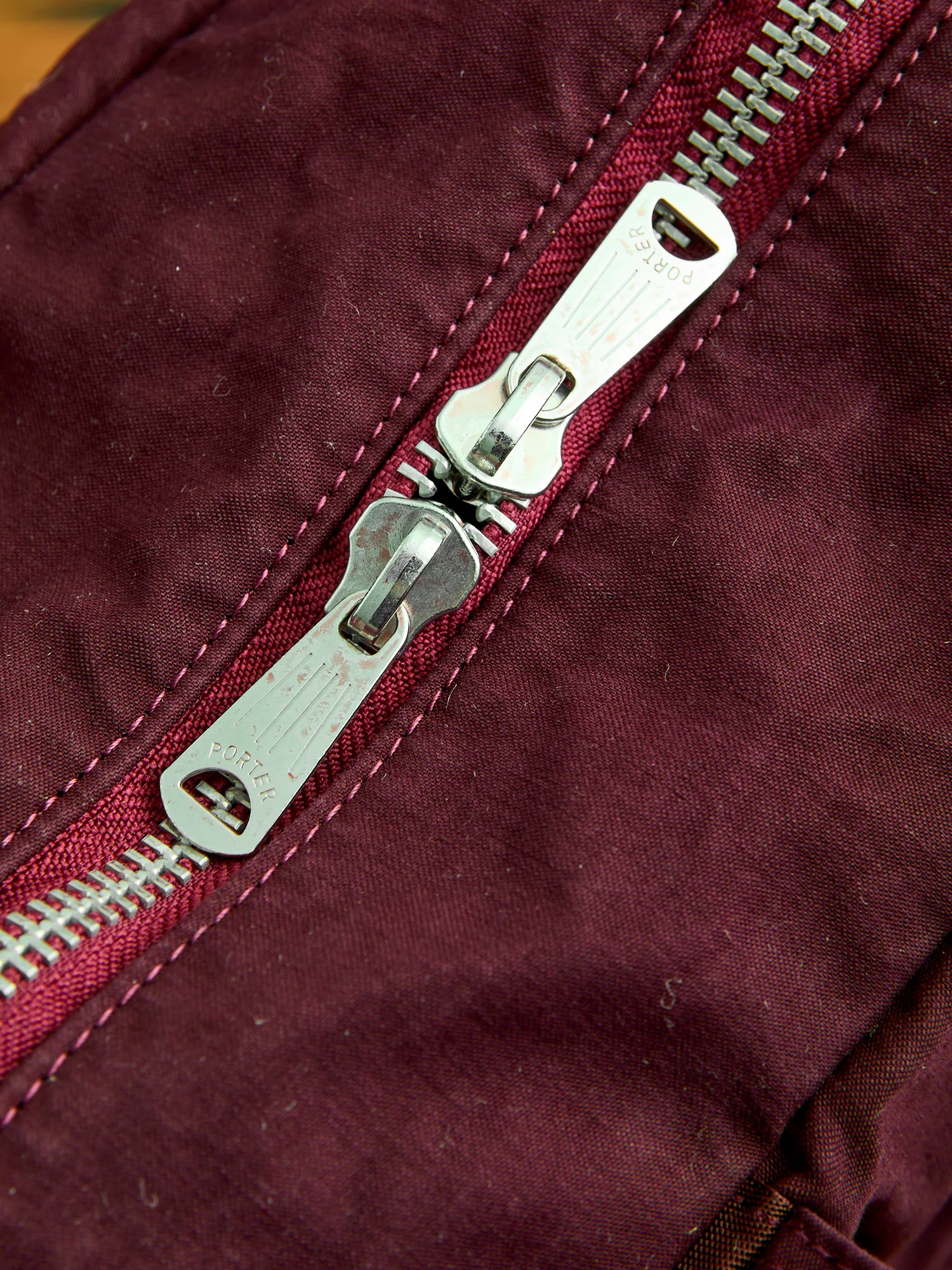 "Crag" 2-Way Boston Bag (S) in Burgundy - Image 6