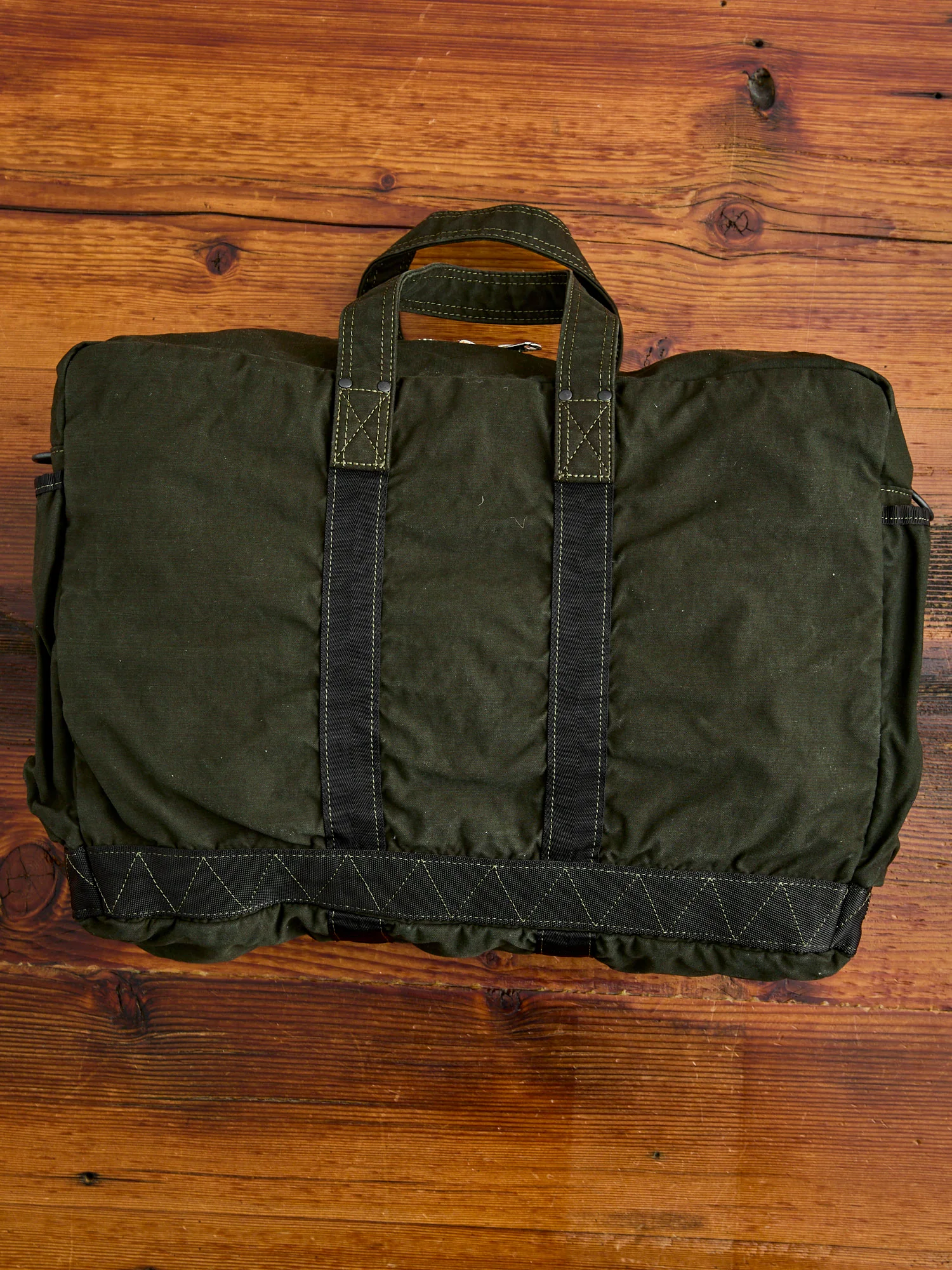 "Crag" 2-Way Boston Bag (S) in Khaki - Image 13