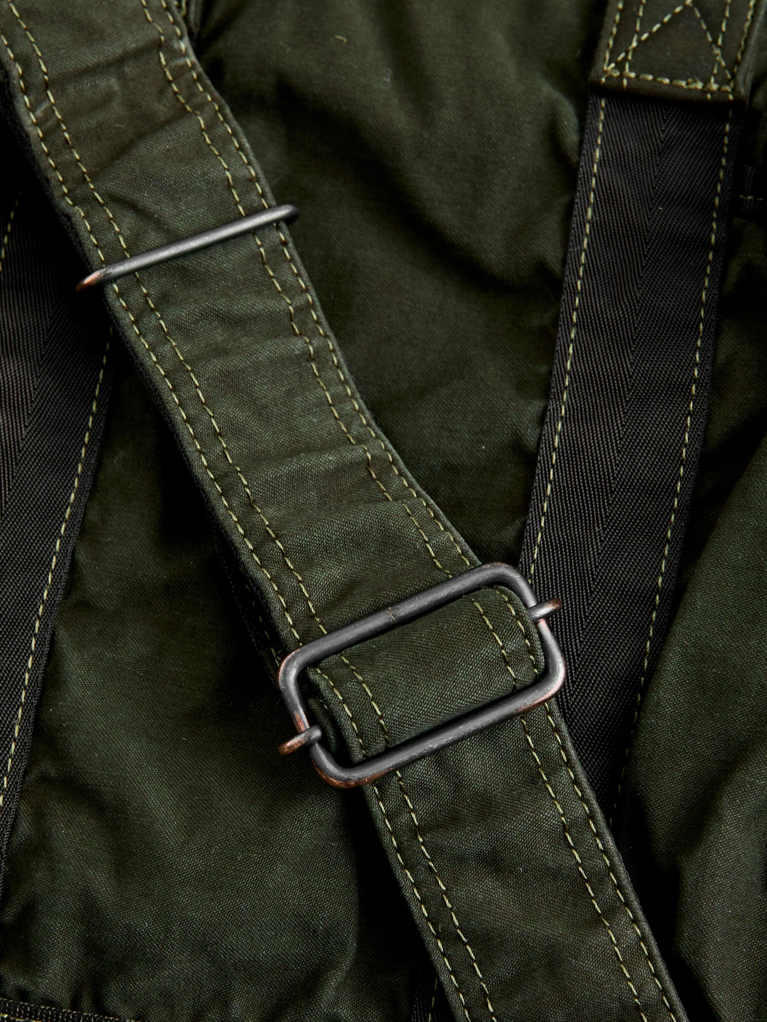 "Crag" 2-Way Boston Bag (S) in Khaki - Image 3