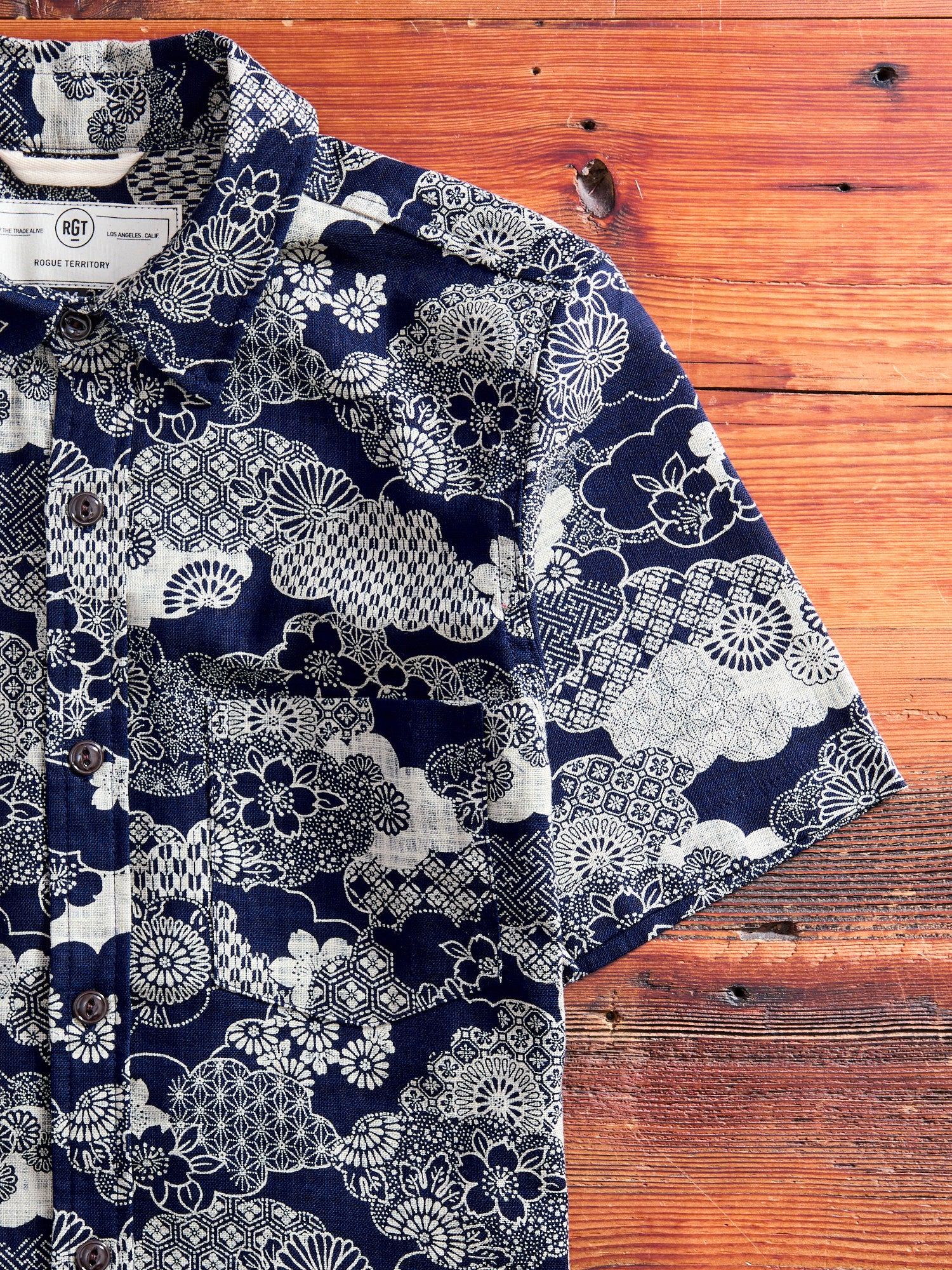 "Floral Cloud" Oxford Shirt in Navy - Image 4
