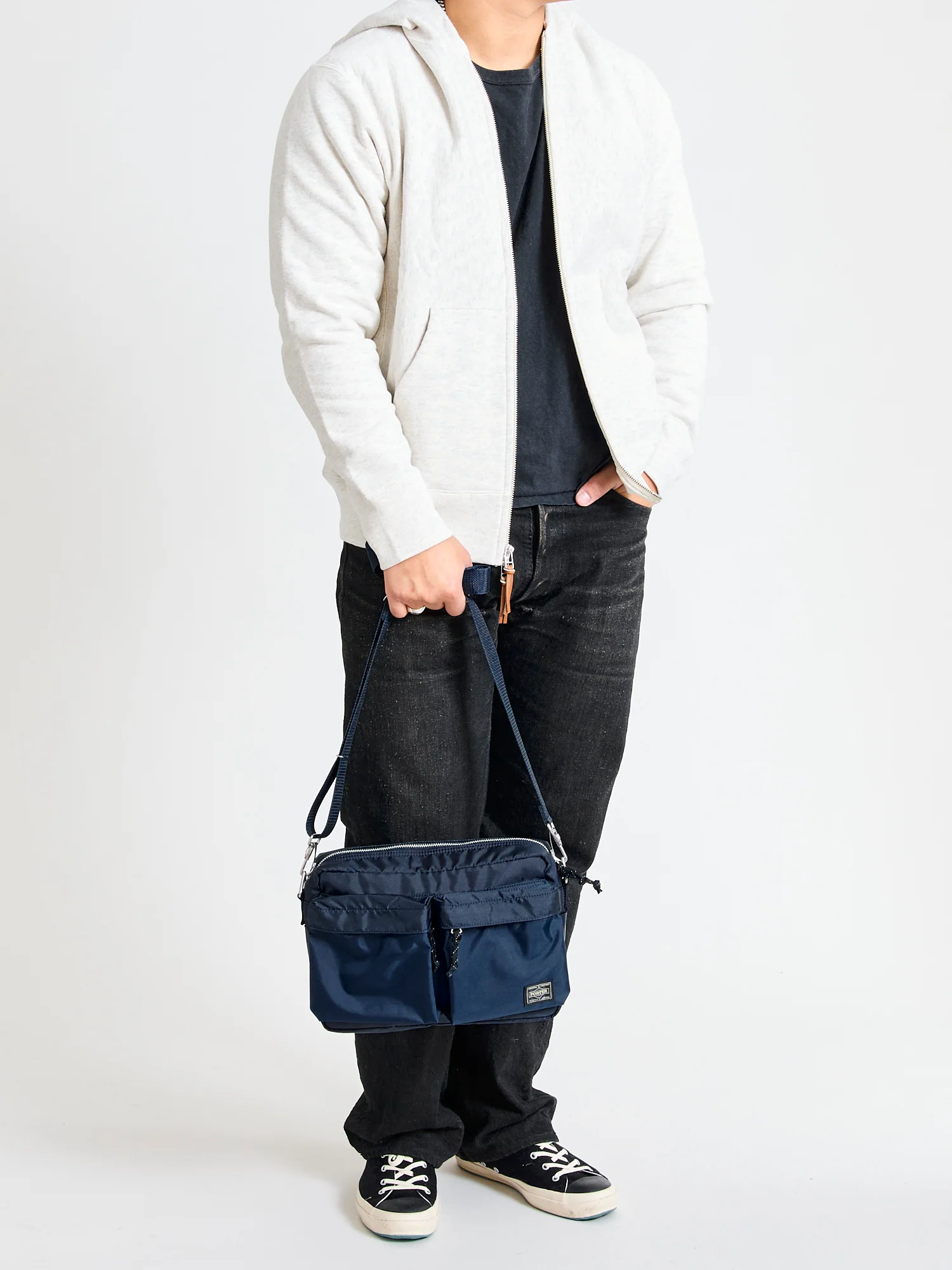5457 "Force" Shoulder Bag in Navy - Image 3