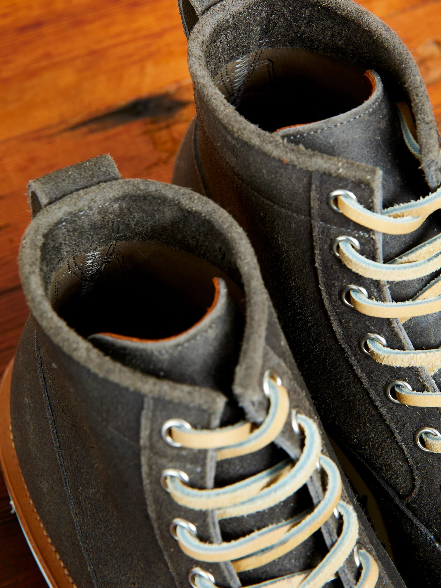 Glacier Boot 2030 in Waxed Anthracite - Image 11