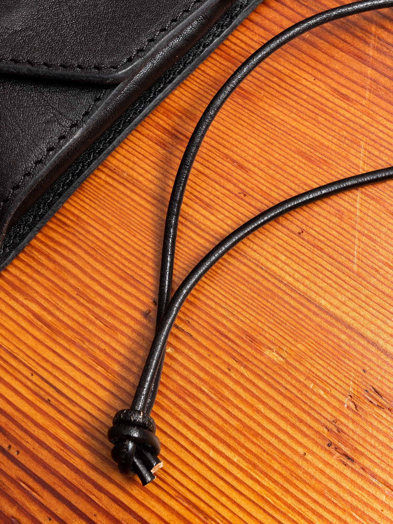 Hang Wallet in Black - Image 6