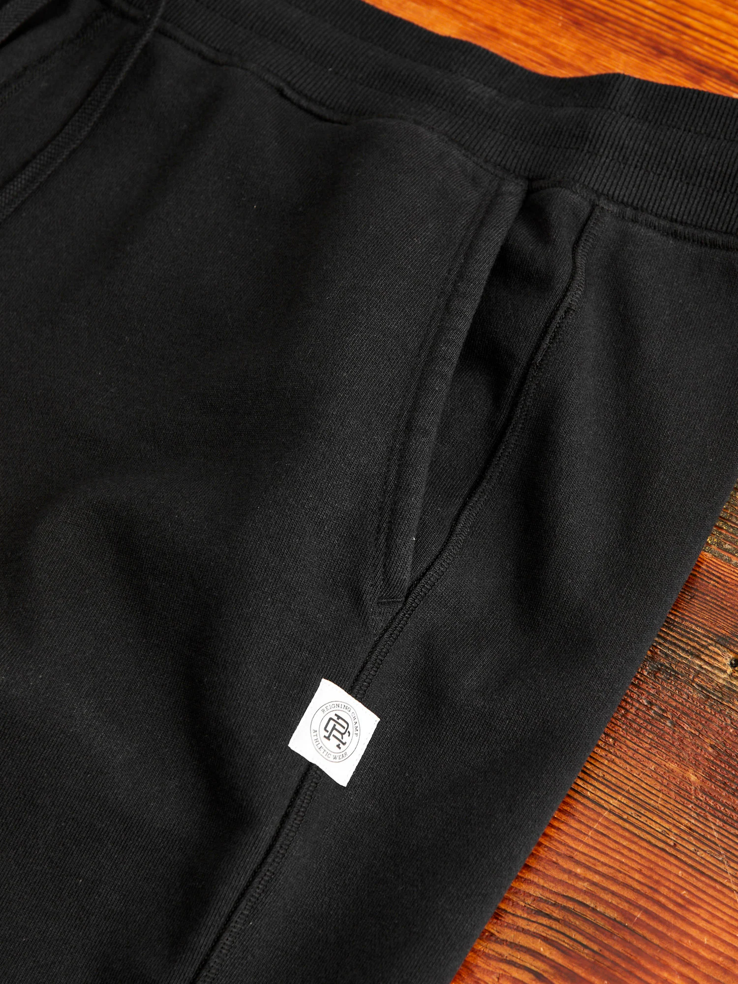 Heavyweight Fleece Cuffed Sweatpant in Black - Image 5