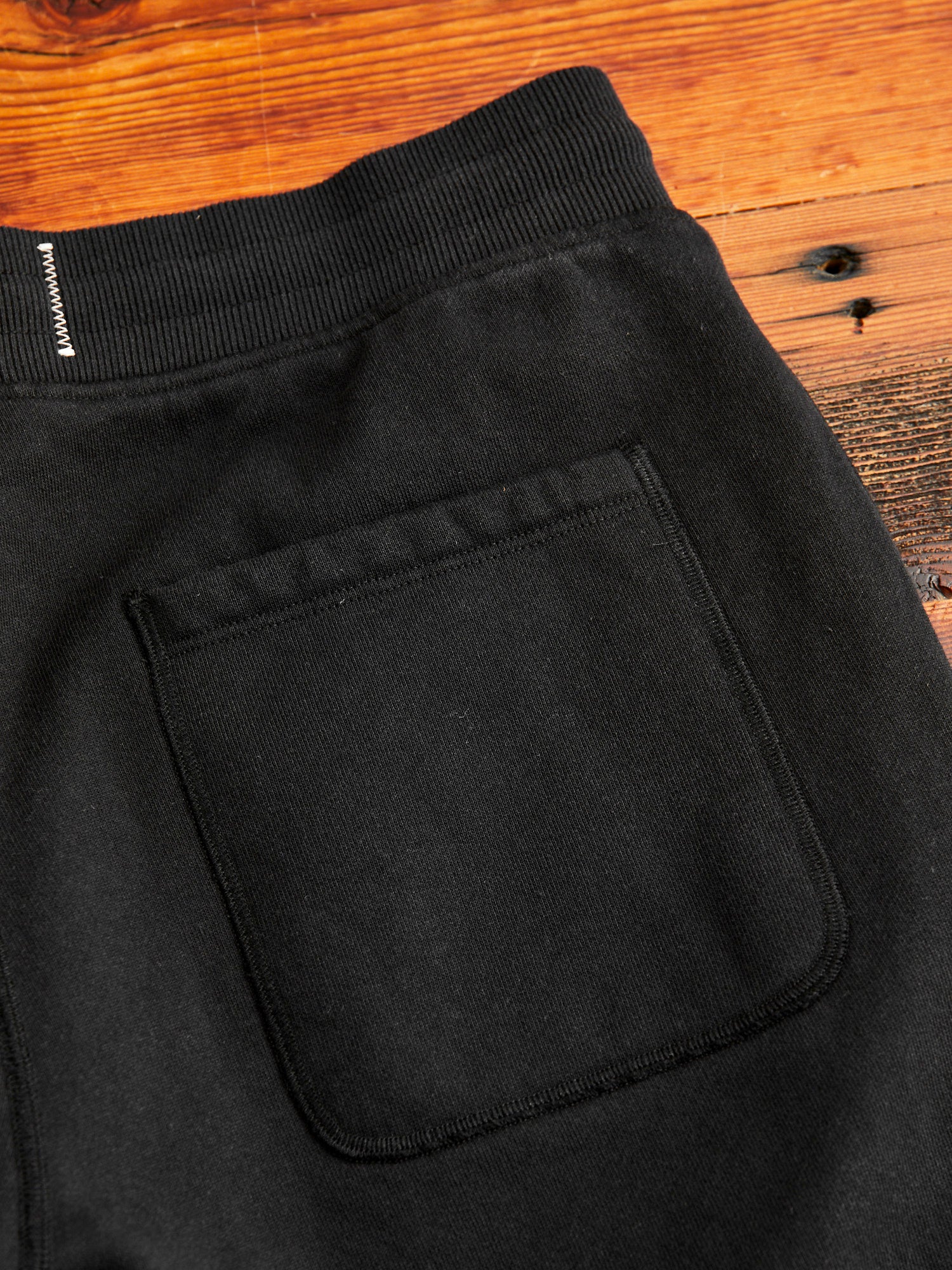 Heavyweight Fleece Cuffed Sweatpant in Black - Image 8