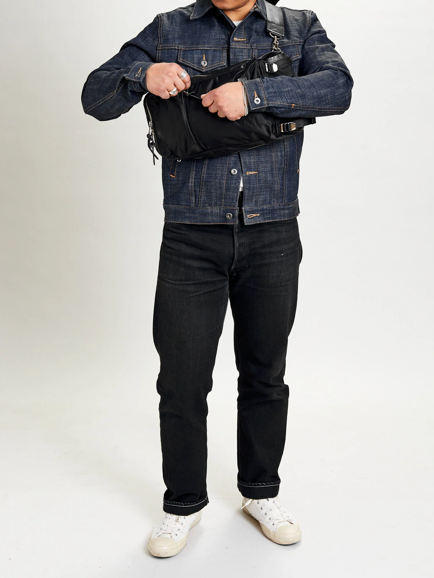 Lightning Shoulder Bag in Black - Image 4