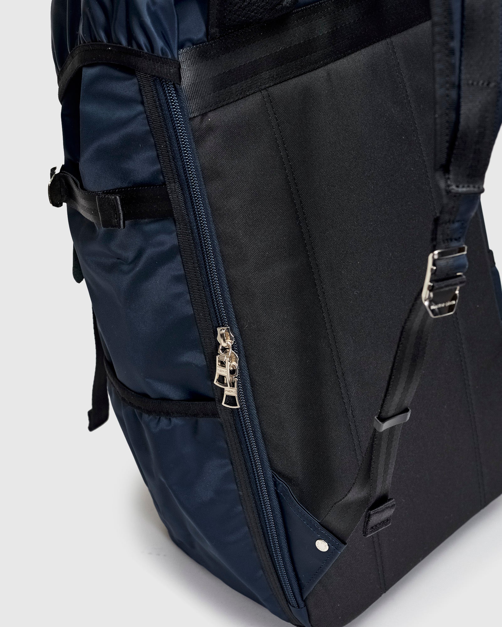 Lightning V2 Backpack in Navy - Image 10