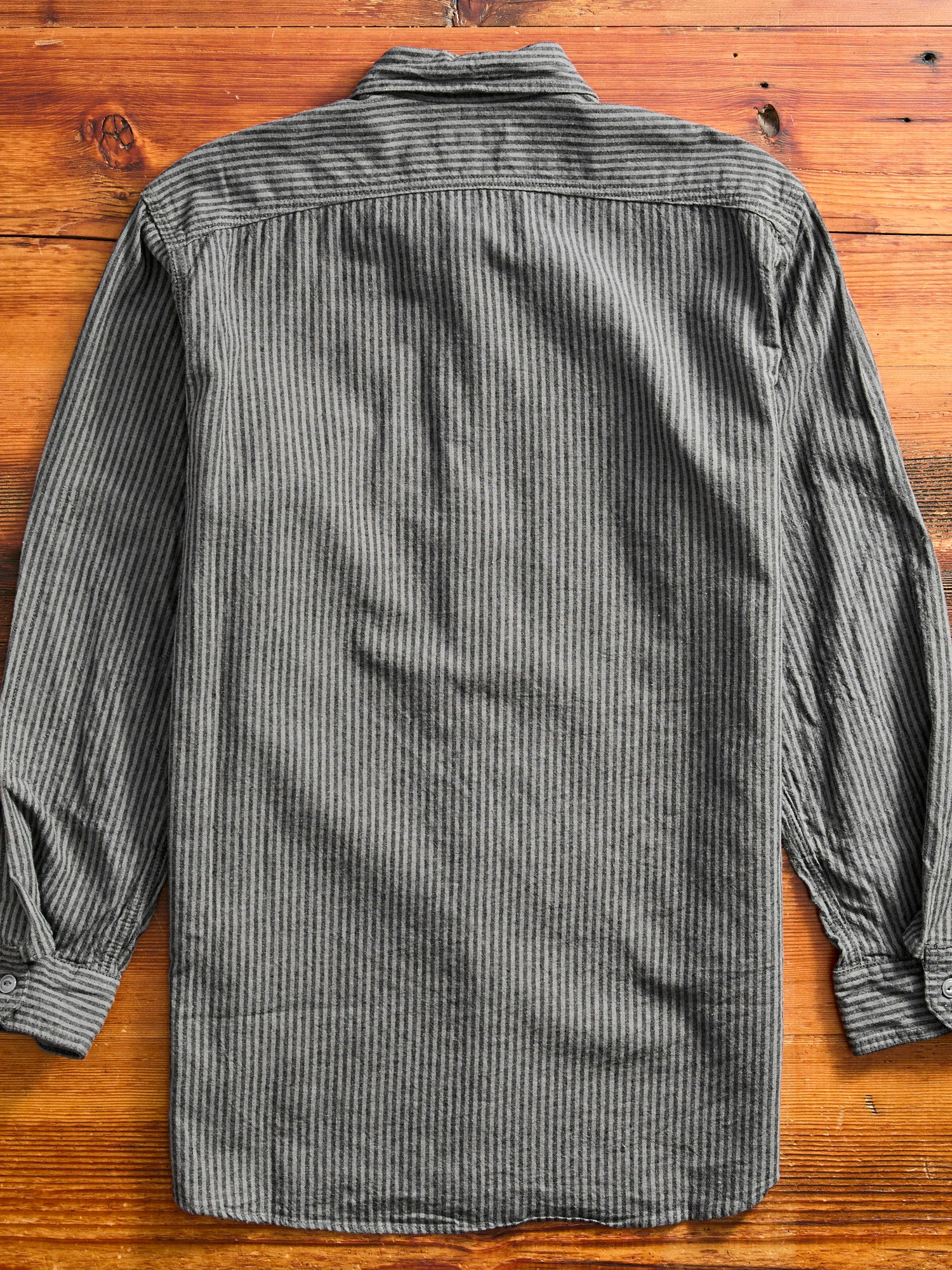 Linen Work Shirt in Charcoal Grey - Image 10
