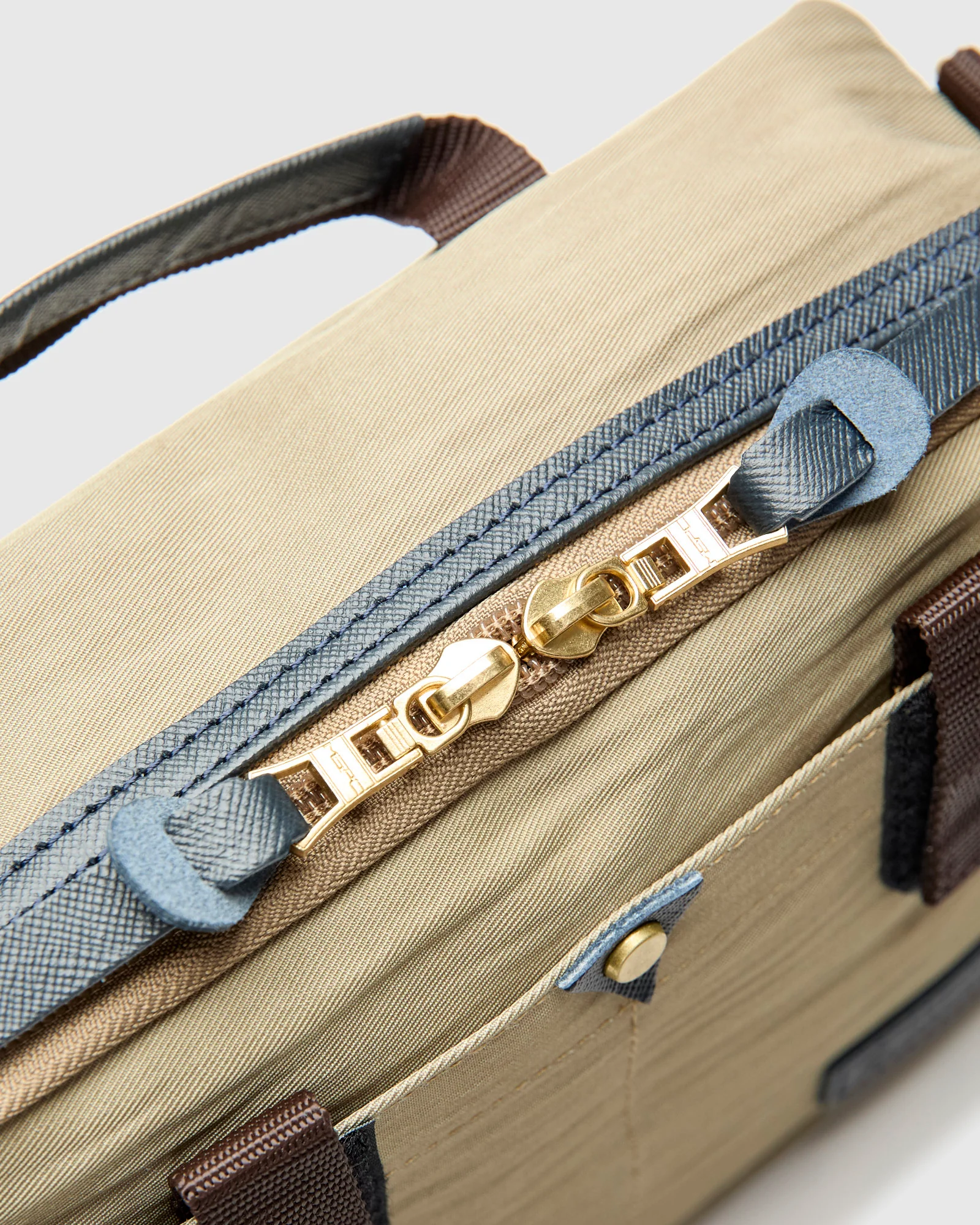 Link Shoulder Bag v2 in Beige - Image 5