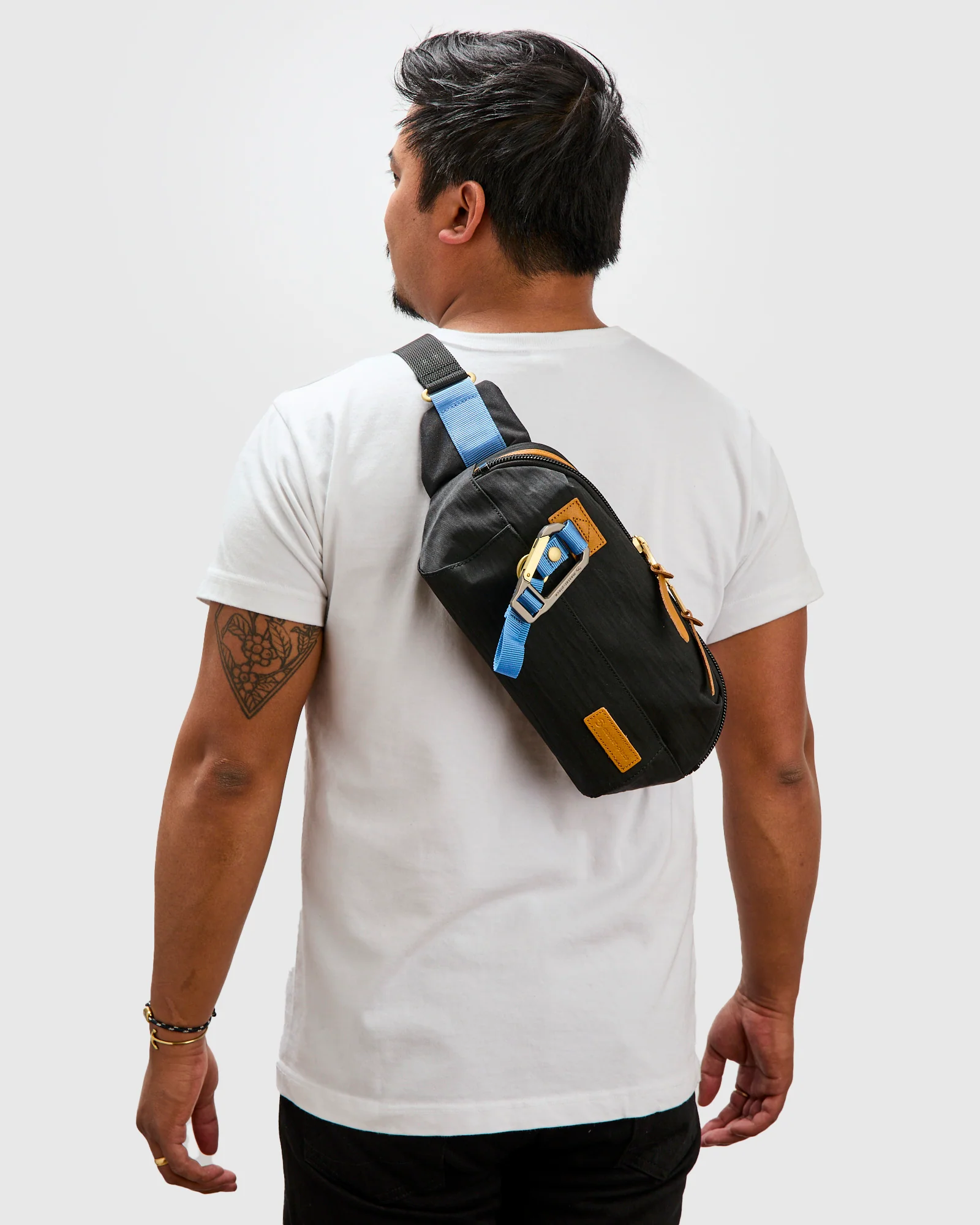 Link Waist Bag v2 in Black - Image 2