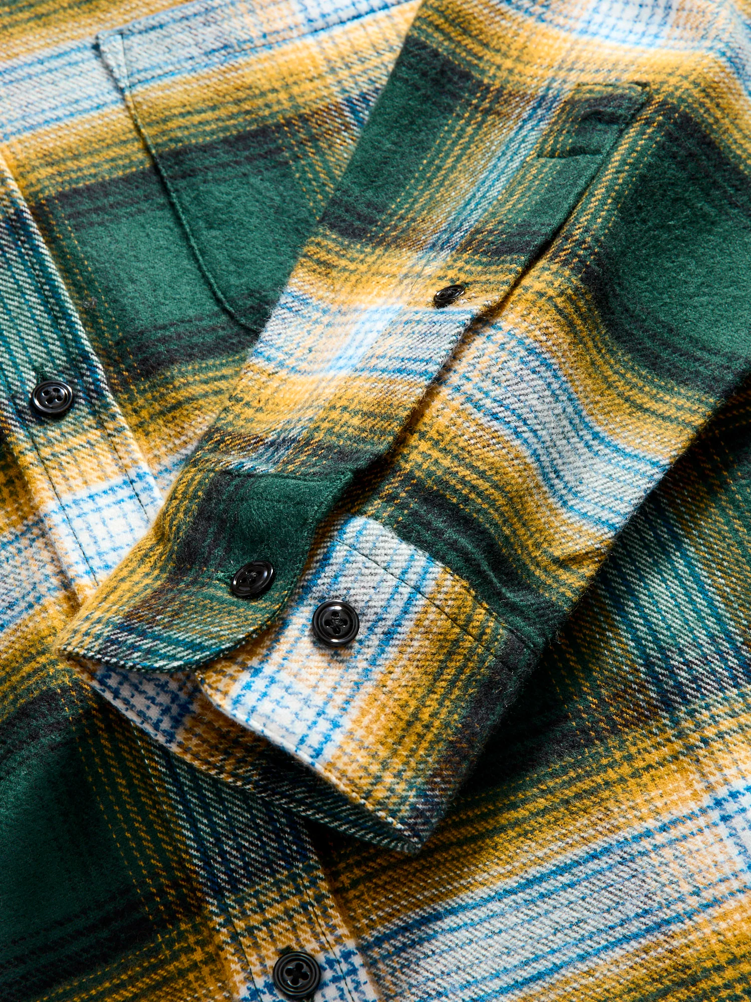 Lousa Button-Up Shirt in Green - Image 7