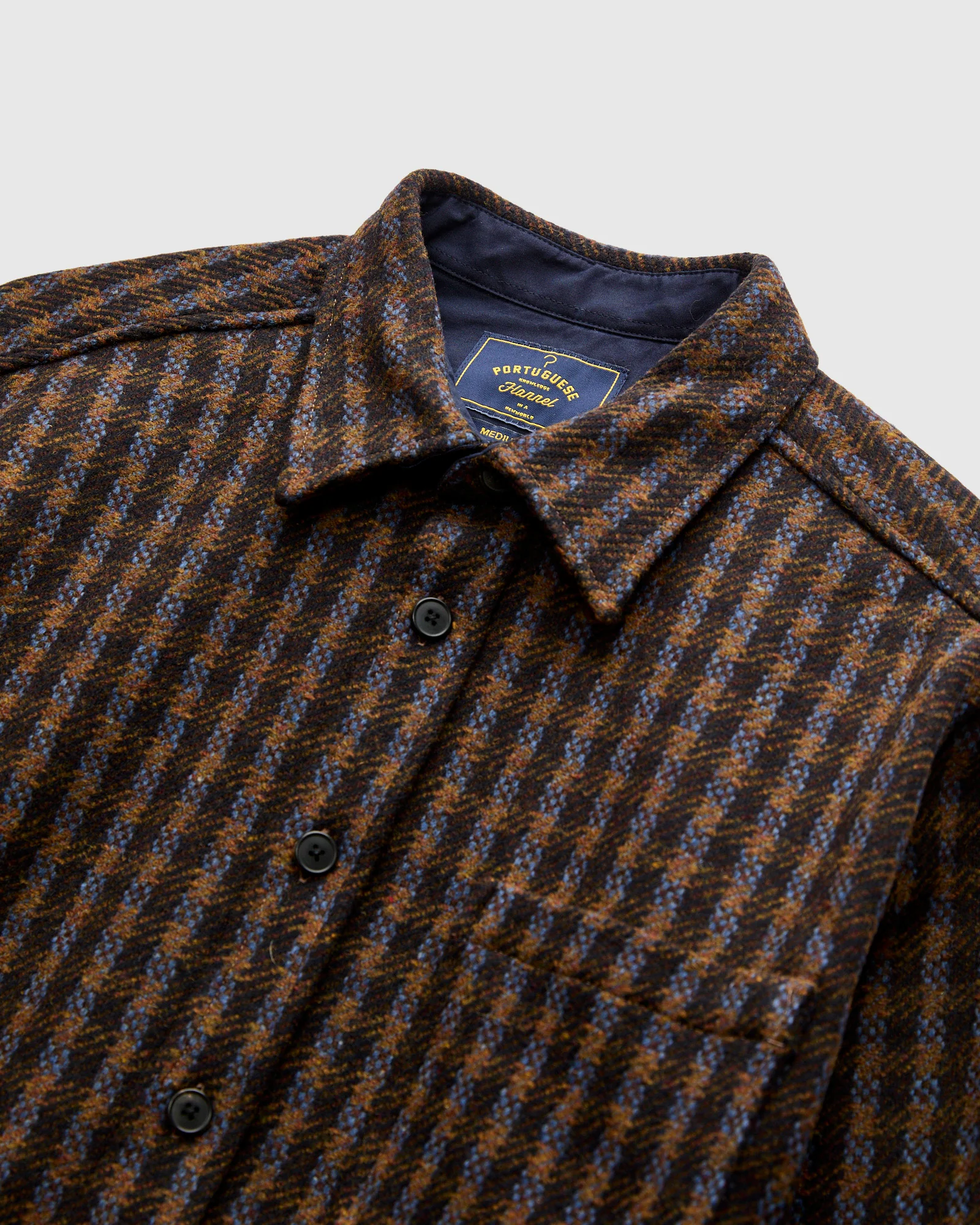 Merino Tweed Button-Up Shirt in Navy - Image 4