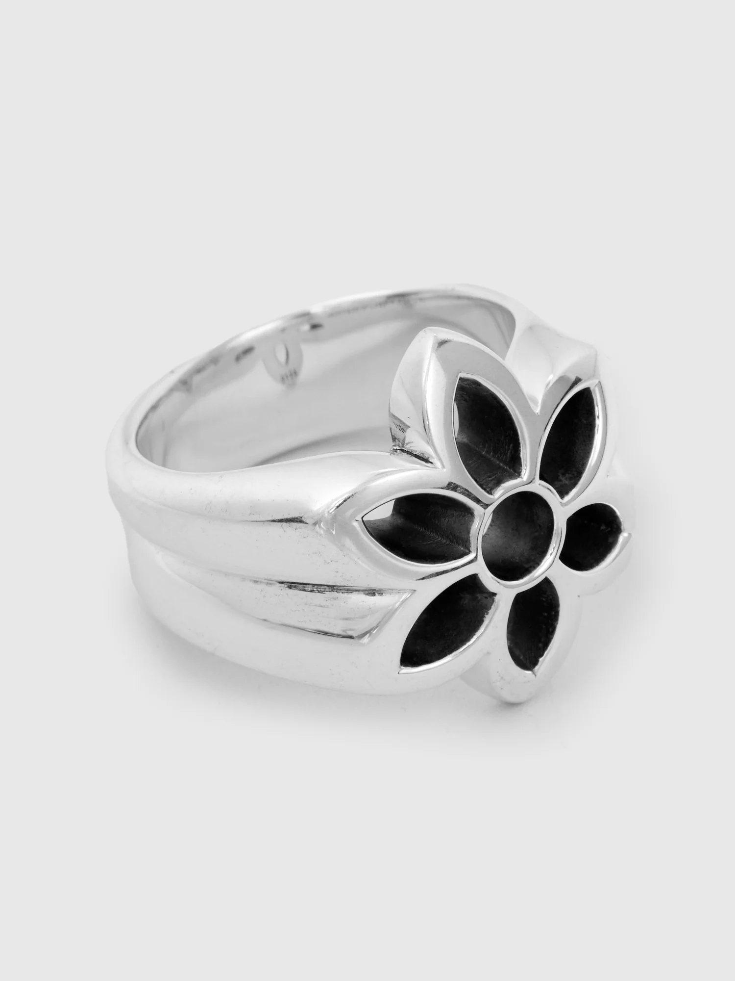 Model 28 Ring Medium in Sterling Silver - Image 3