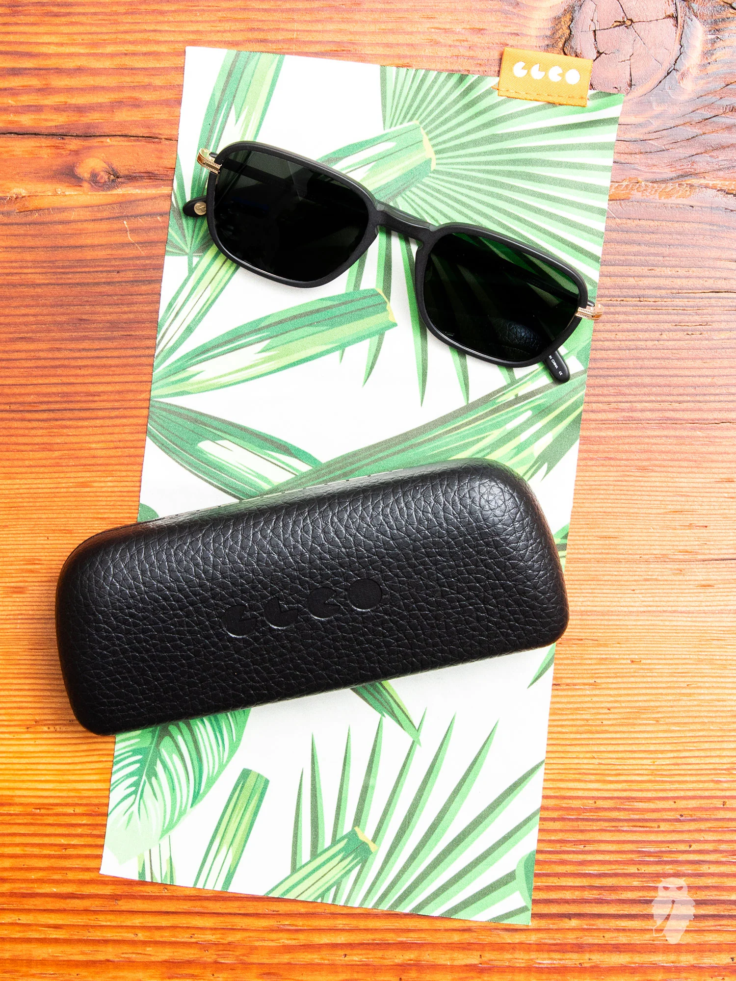 "Pier" Sunglasses in Matte Black - Image 4