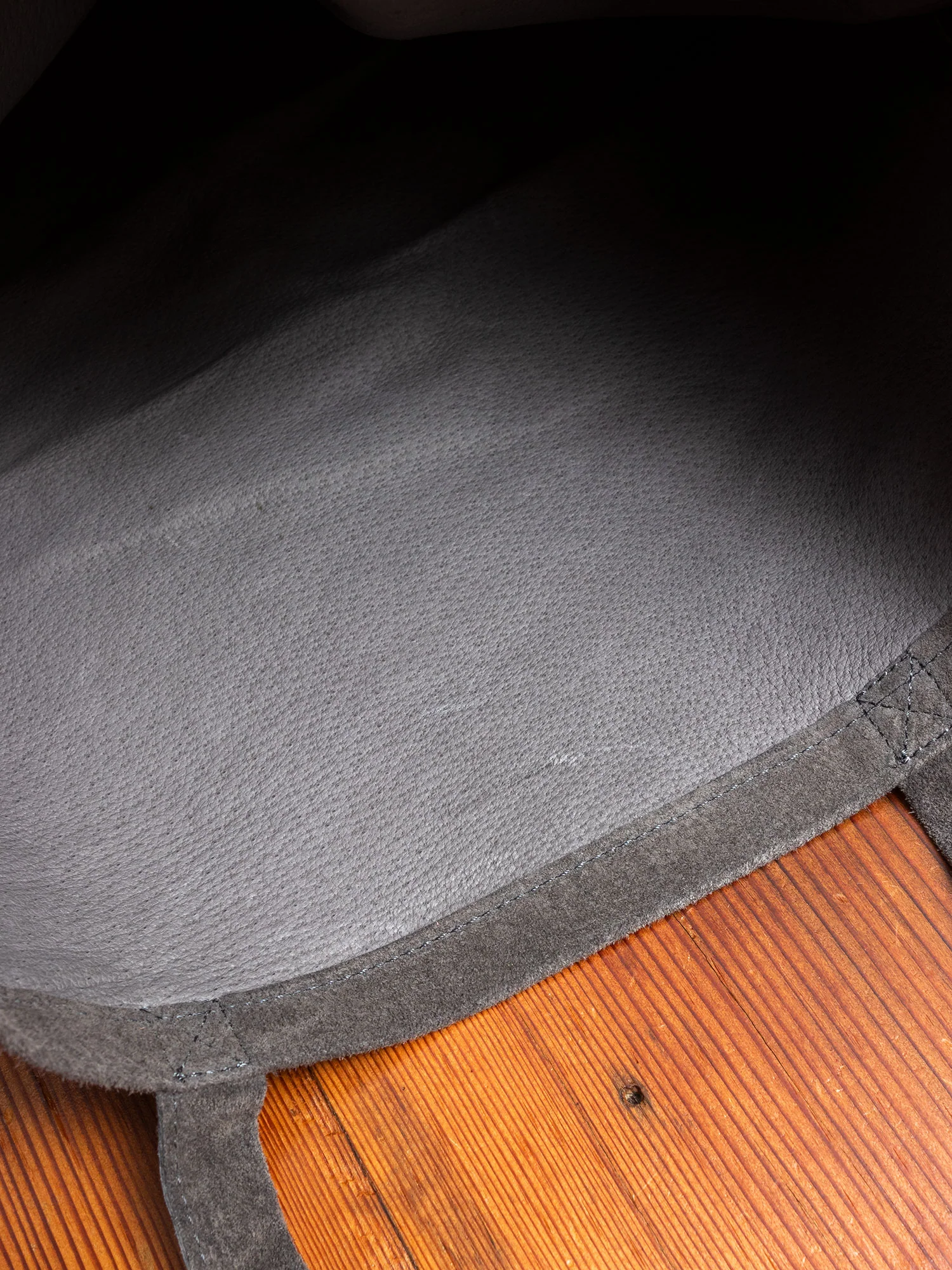 Pig Bag Medium in Dark Grey - Image 4