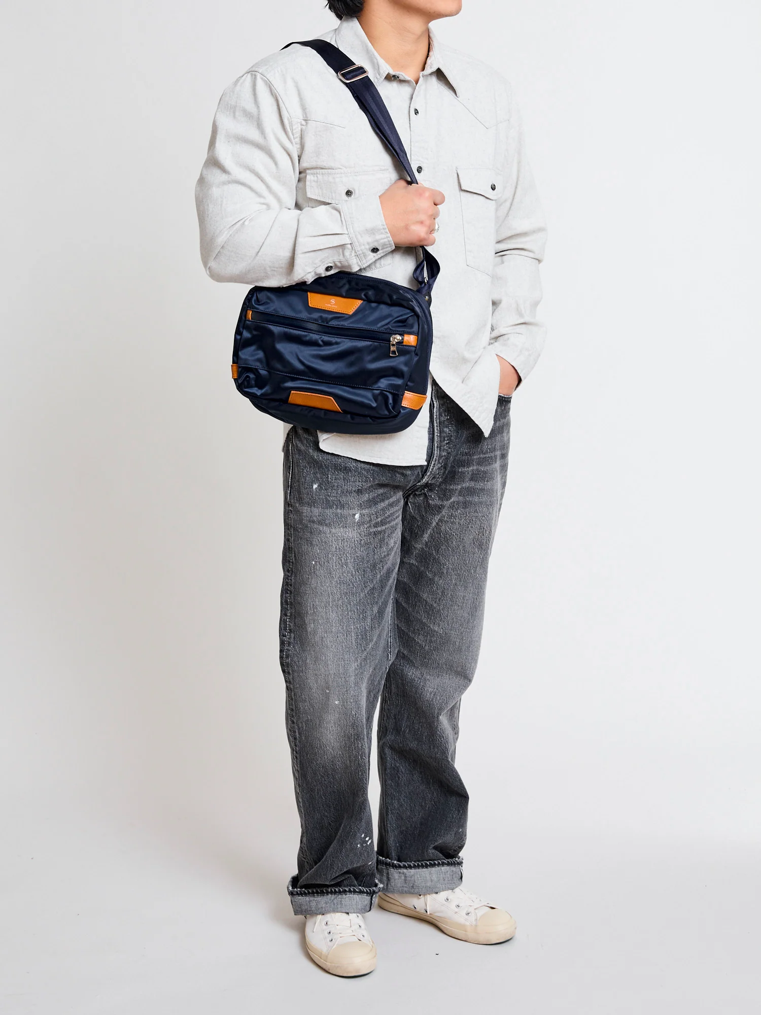 Progress Shoulder Carry Bag in Navy - Image 3