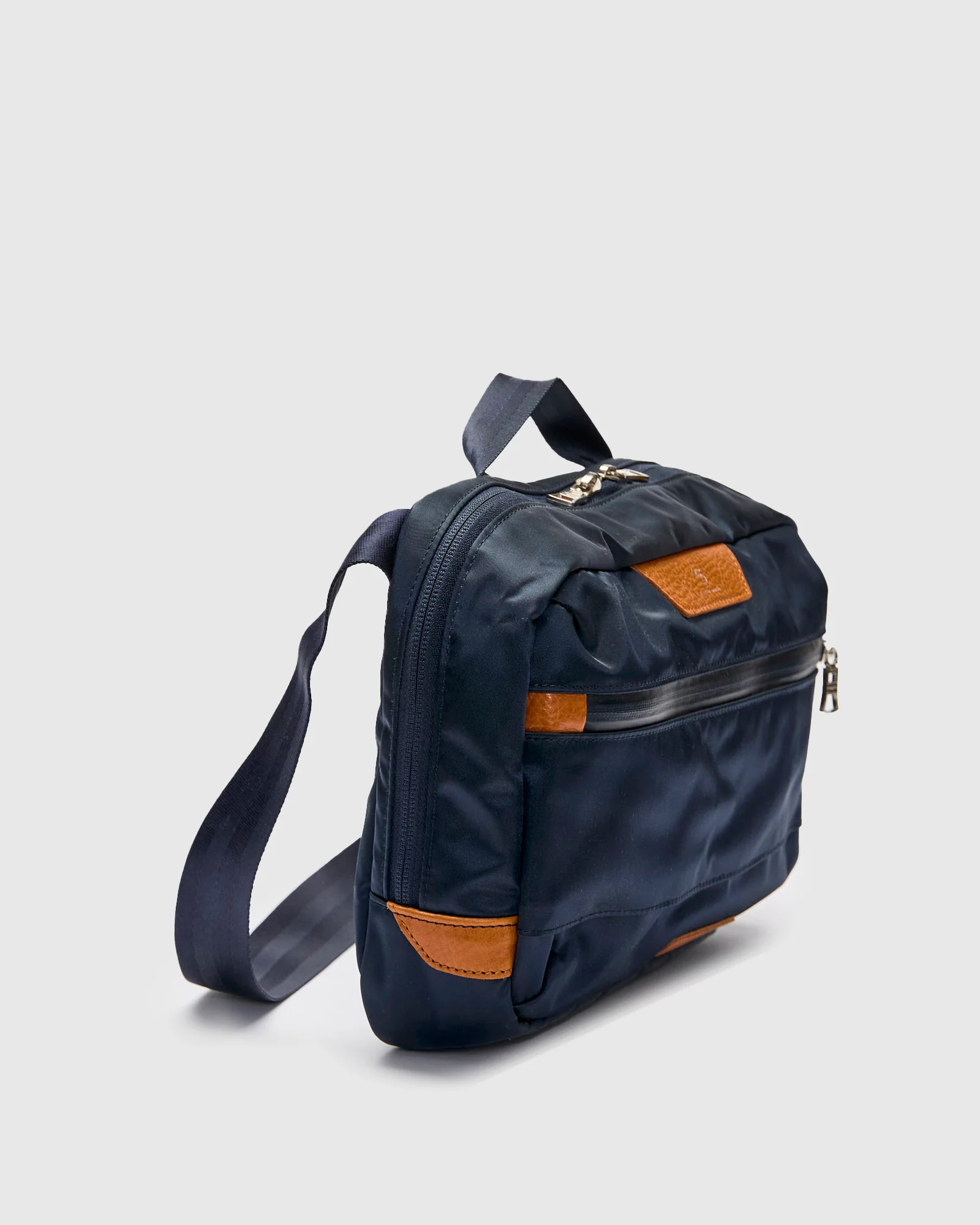 Progress Shoulder Carry Bag in Navy - Image 4