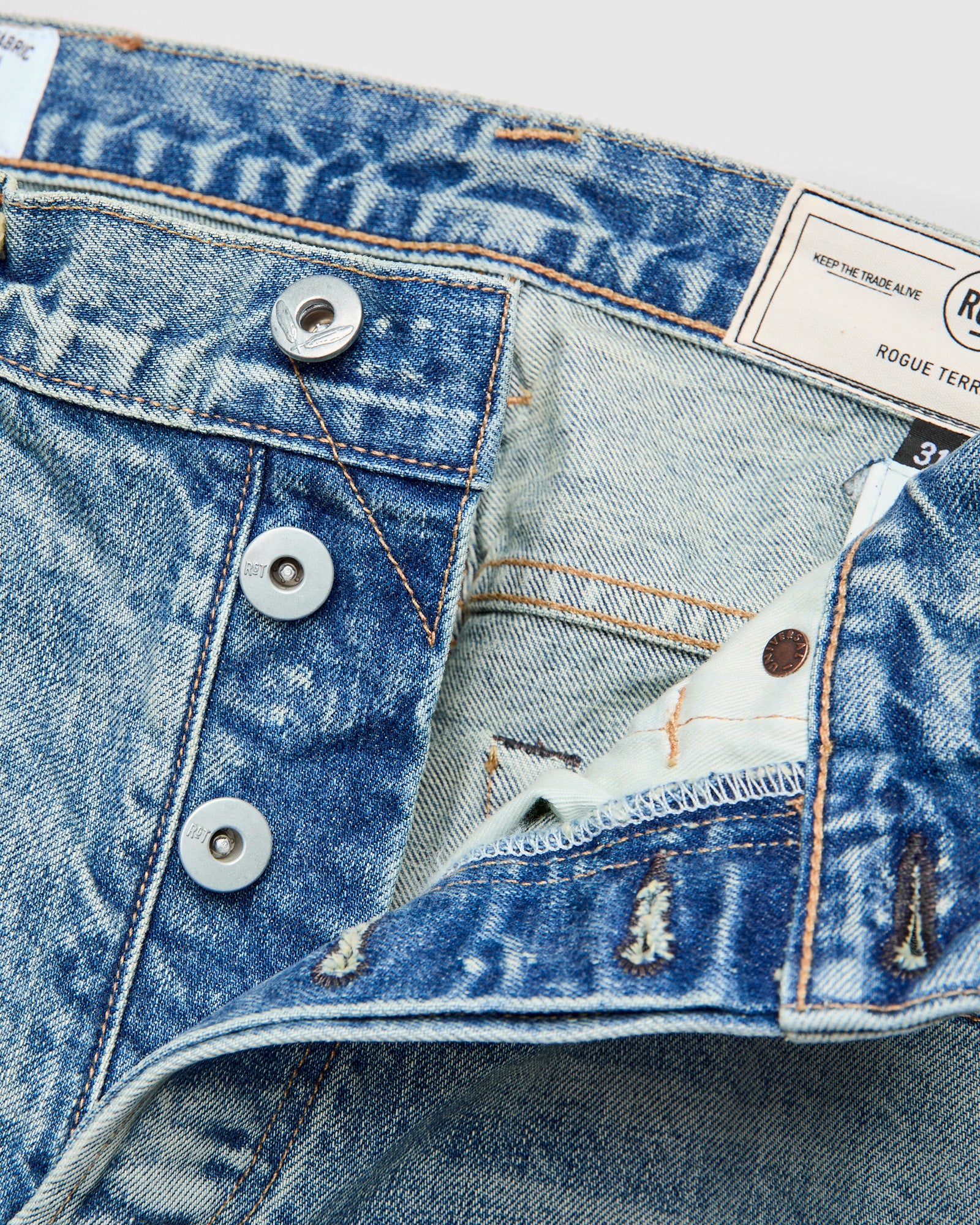 "River Wash" 15oz Stonewash Selvedge Denim in Strider - Image 8