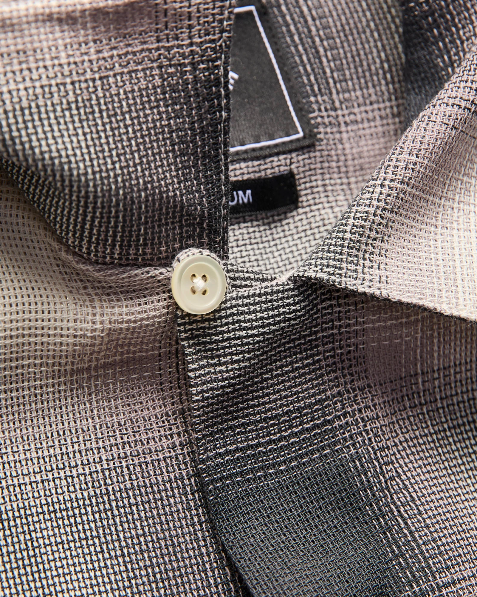 Smogy Shirt in Ombre Black - Image 7