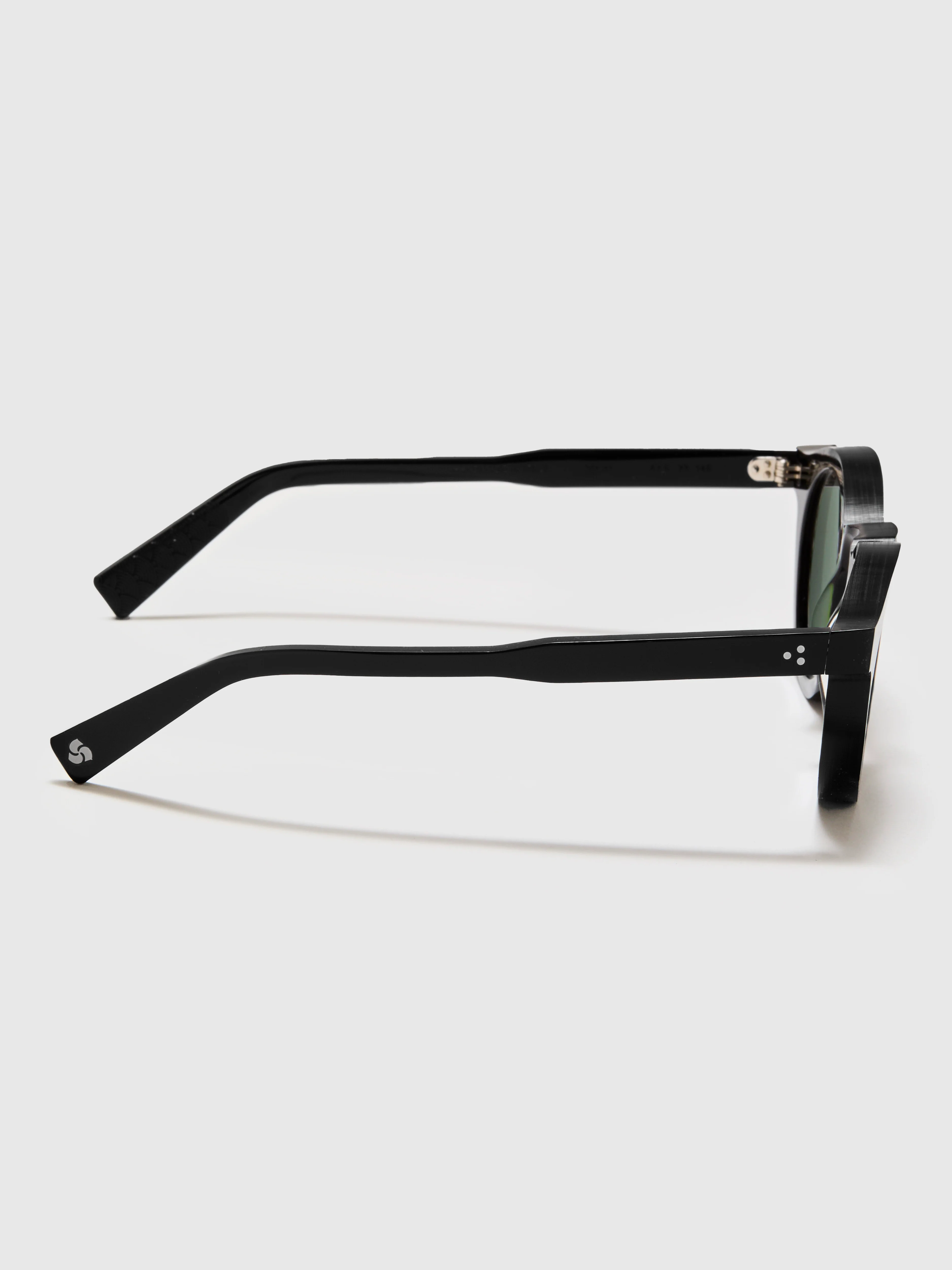 SP-01 "P3 Round" Sunglasses in Black/Green - Image 4