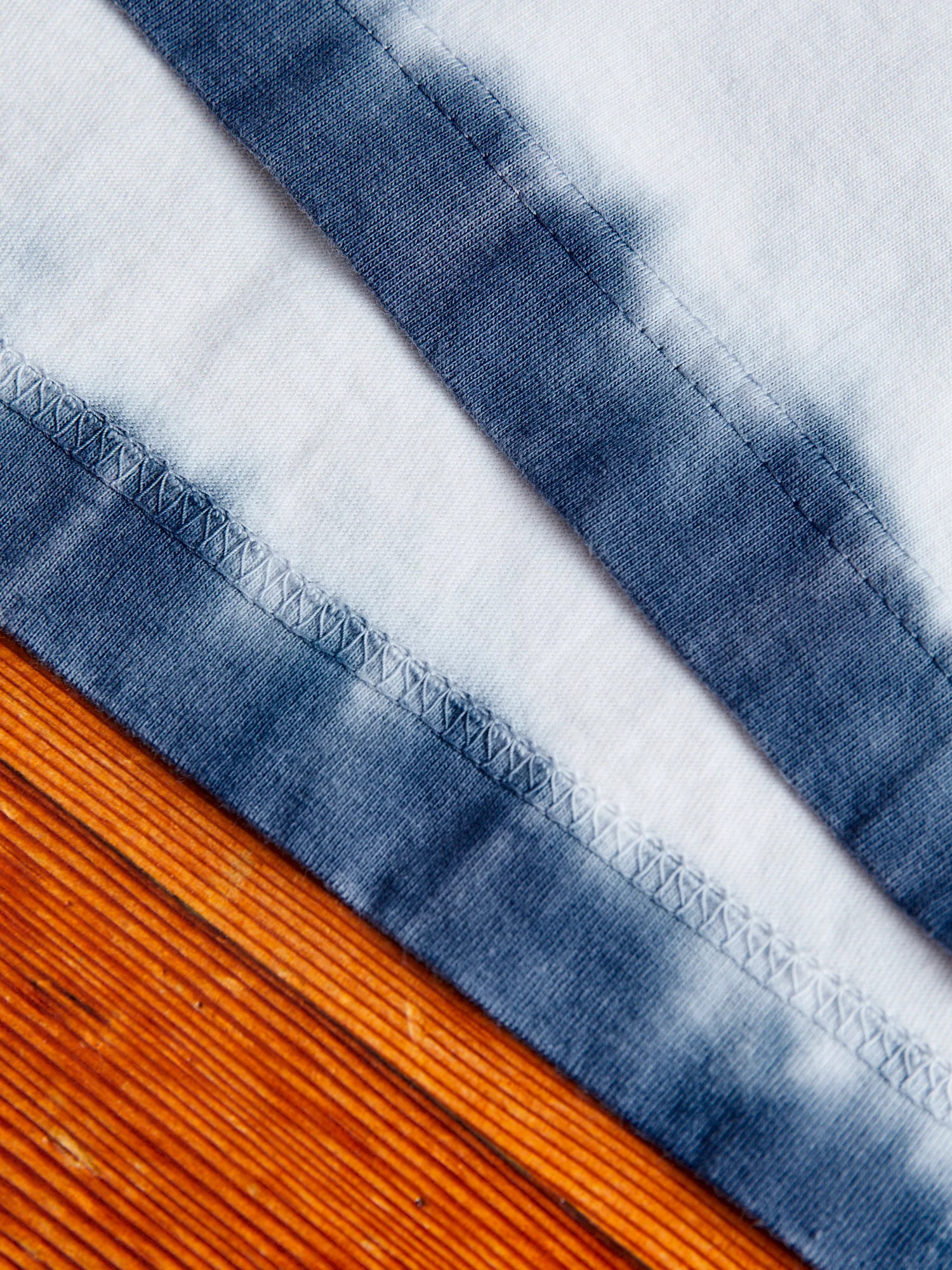 Stratum Tie-Dye Border T-Shirt in Navy - Image 5