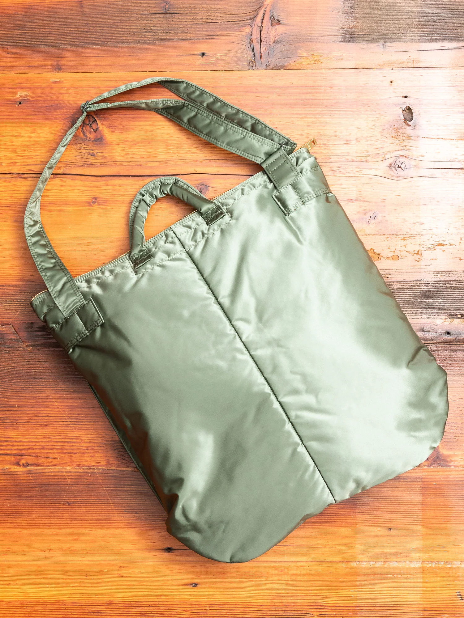 "Tanker" 2-Way Helmet Bag in Sage Green - Image 12
