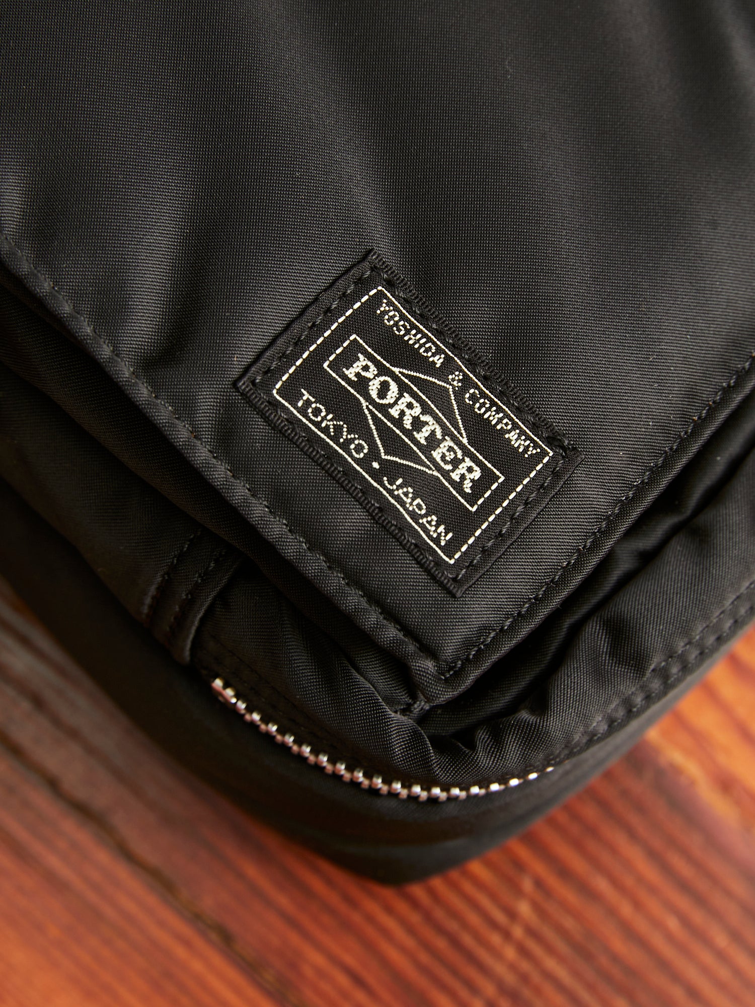 "Tanker" Shoulder Bag (S) in Black - Image 4