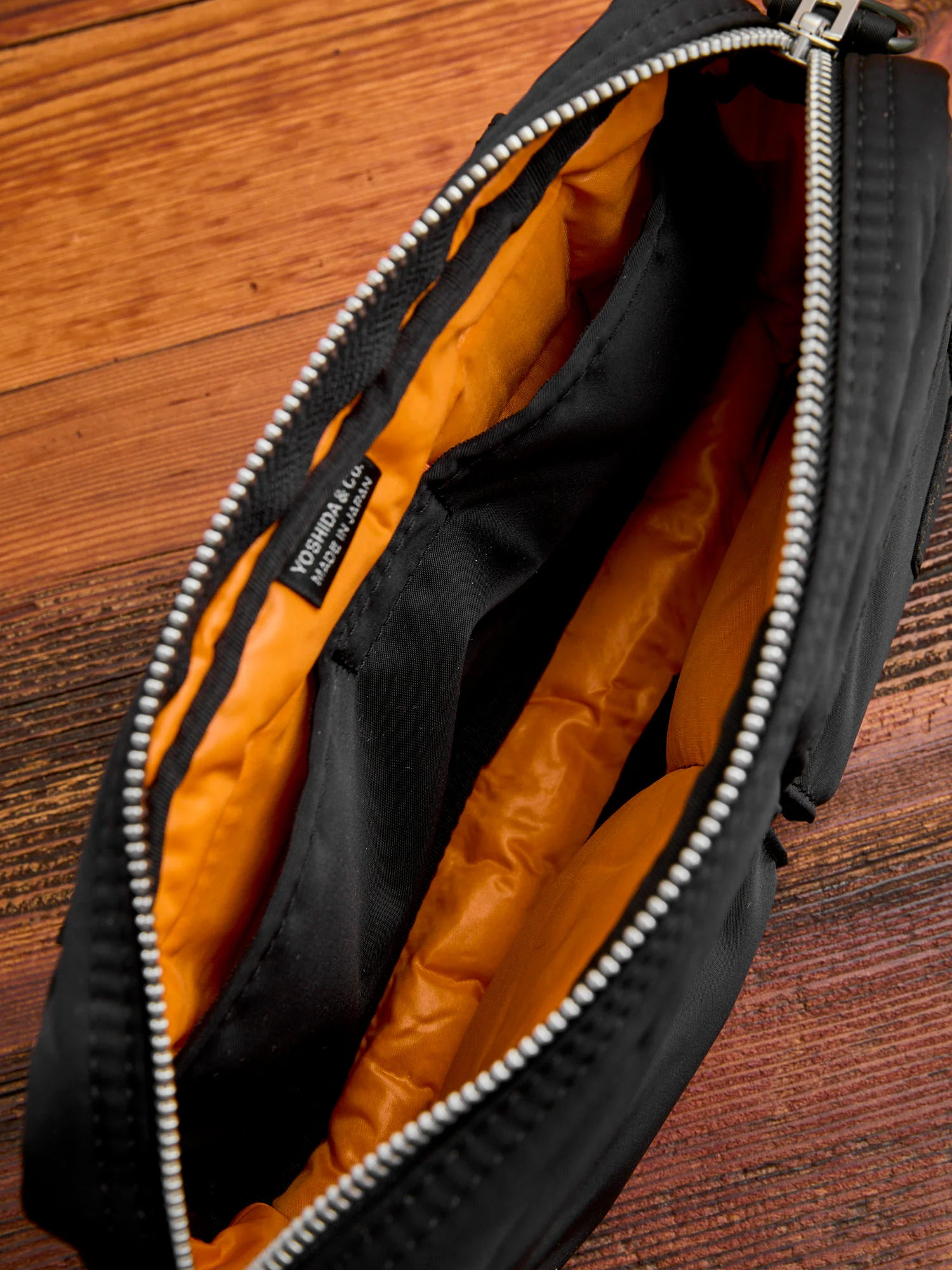 "Tanker" Shoulder Bag (S) in Black - Image 11