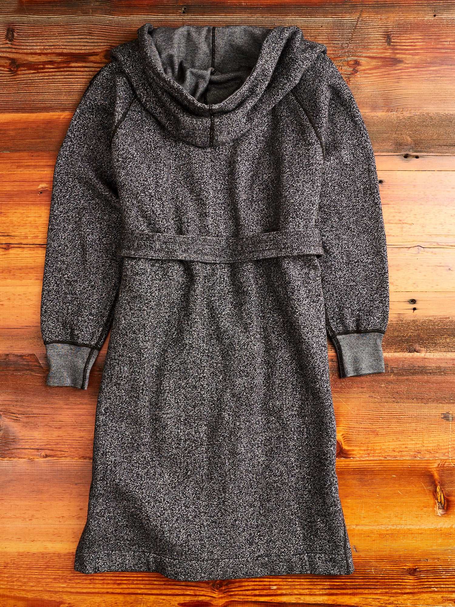 "Tiger Fleece" Robe in Black - Image 12