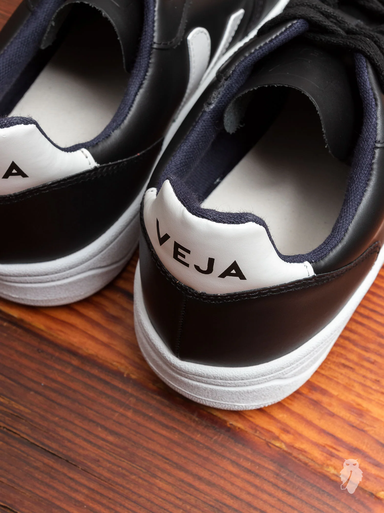 V-10 Sneaker in Black White - Image 5
