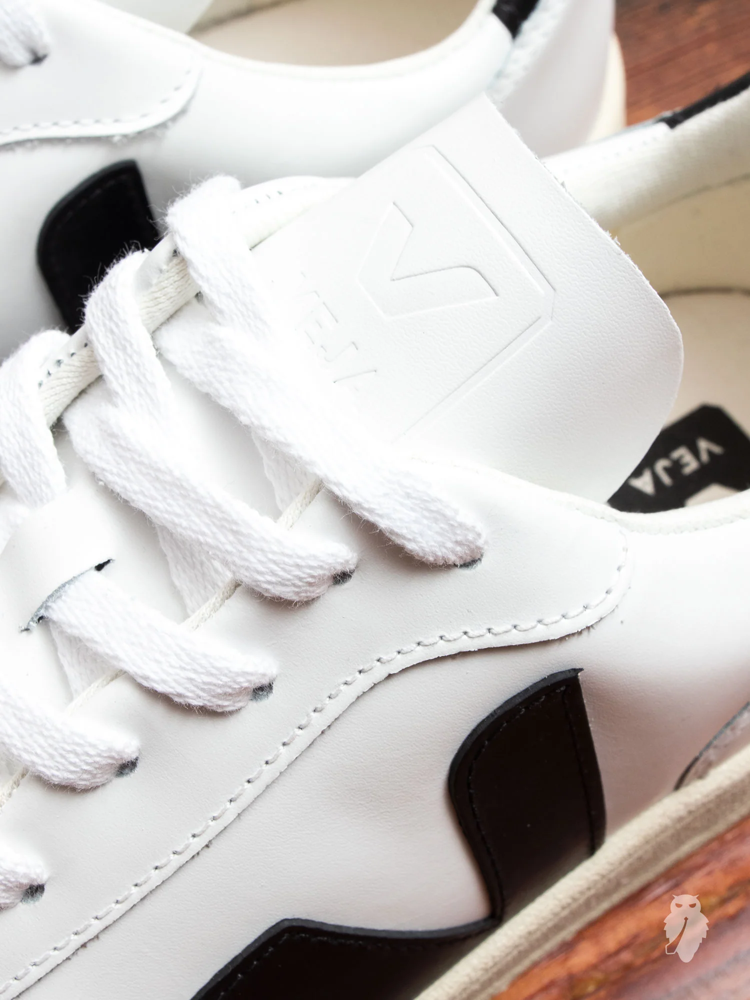 V-10 Sneaker in Extra White Black - Image 4