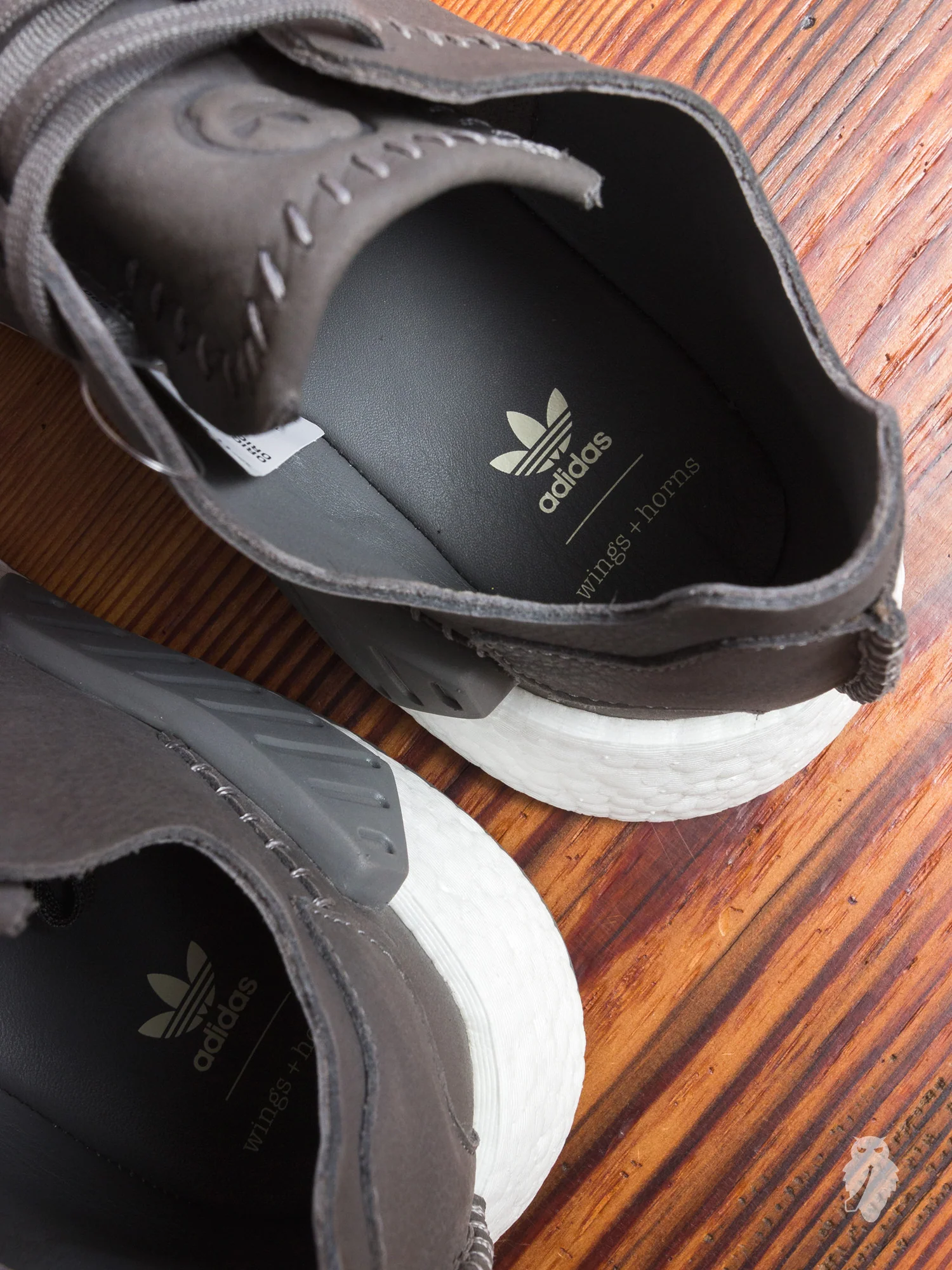 WH NMD_R2 Sneaker in Ash/Off-White - Image 5