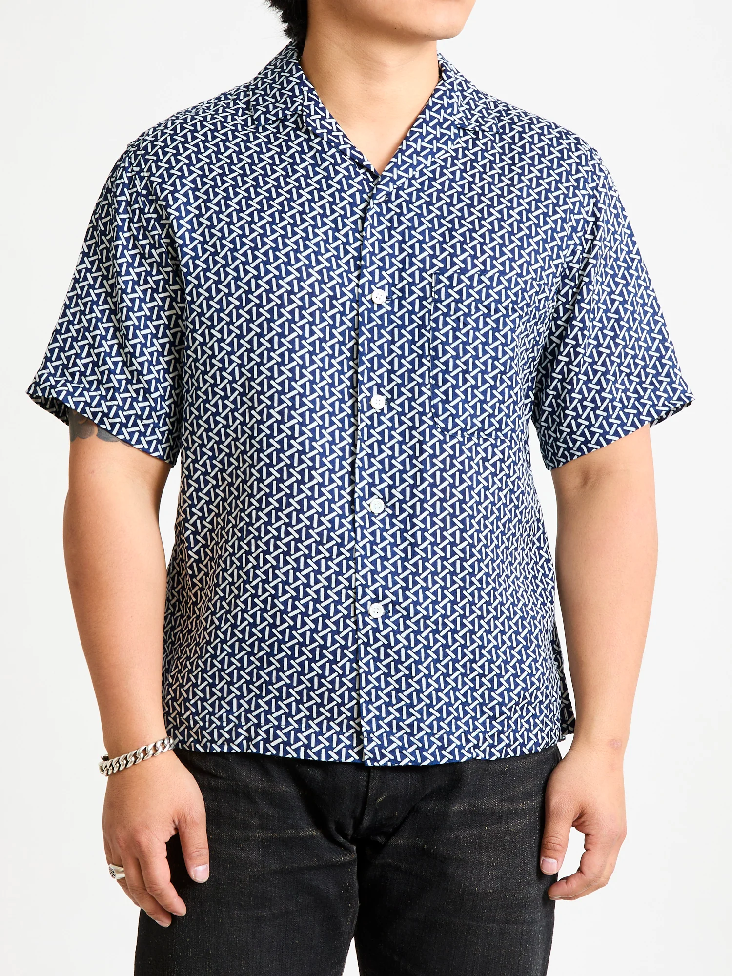 "Yama-Komon" Bassen Short Sleeve Shirt in Indigo - Image 2